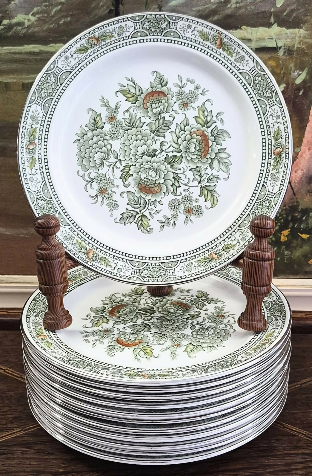 Maravilhoso conjunto de pratos em ironstone inglês Ridgway, modelo Canterbury 4269, com selo Drohaoser, anos 60.