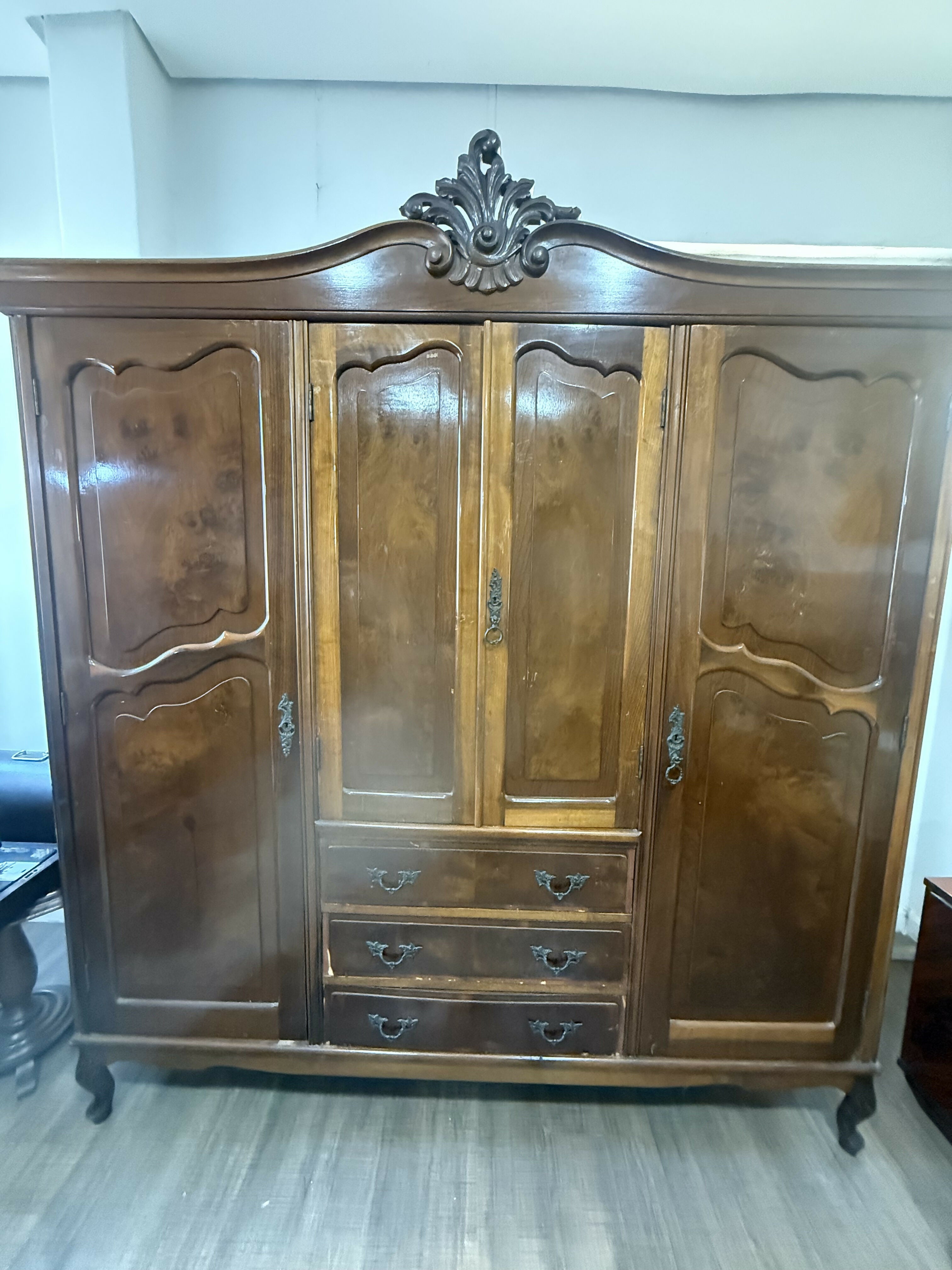 GUARDA-ROUPA ANOS 50