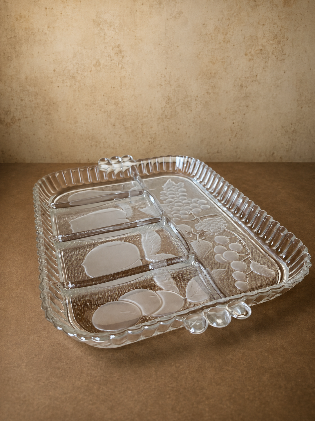 Petisqueira retangular Indiana Glass em vidro prensado com imagens de frutas (DMCPS_542)