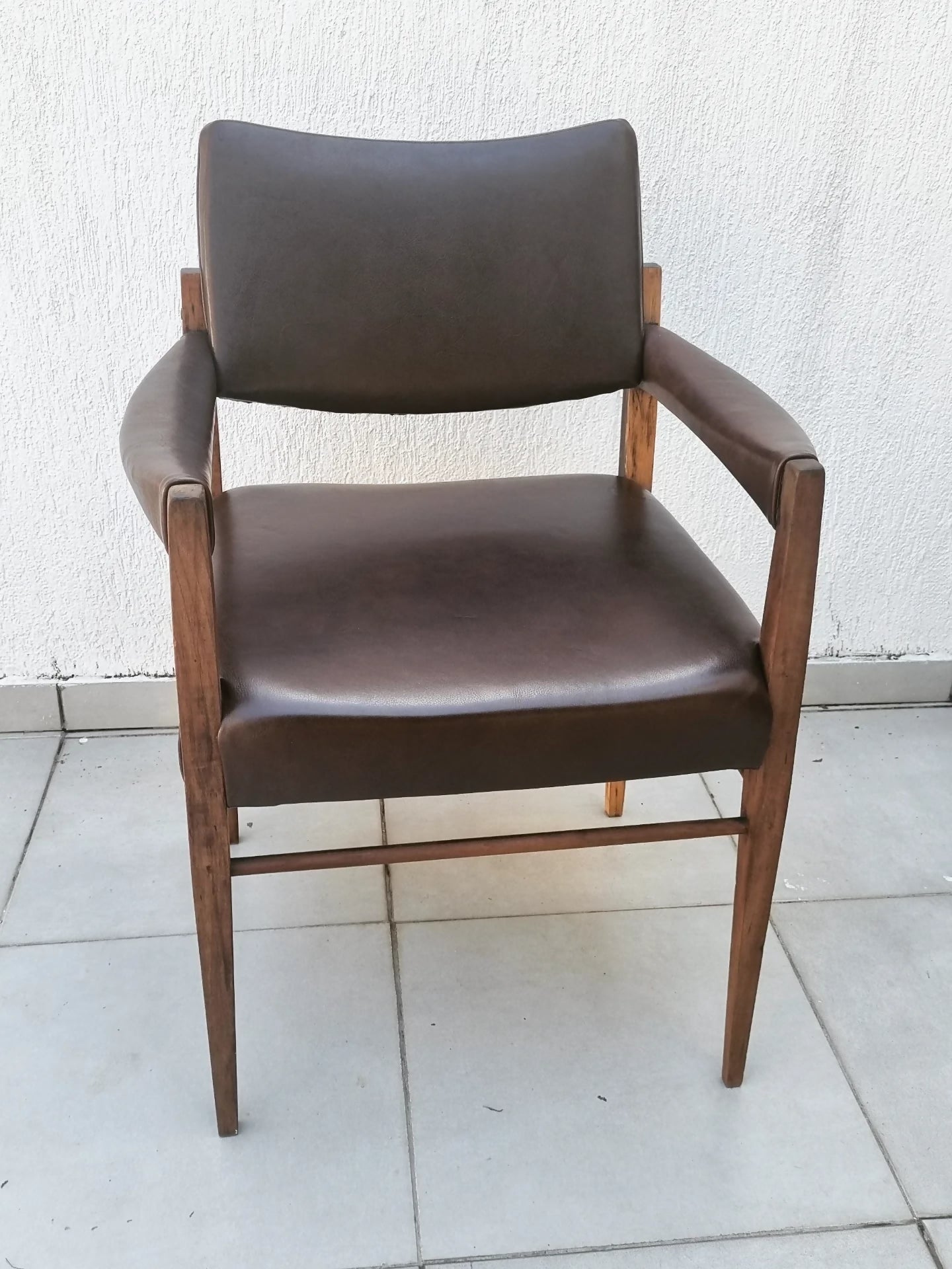 Poltrona Cimo em couro natural café