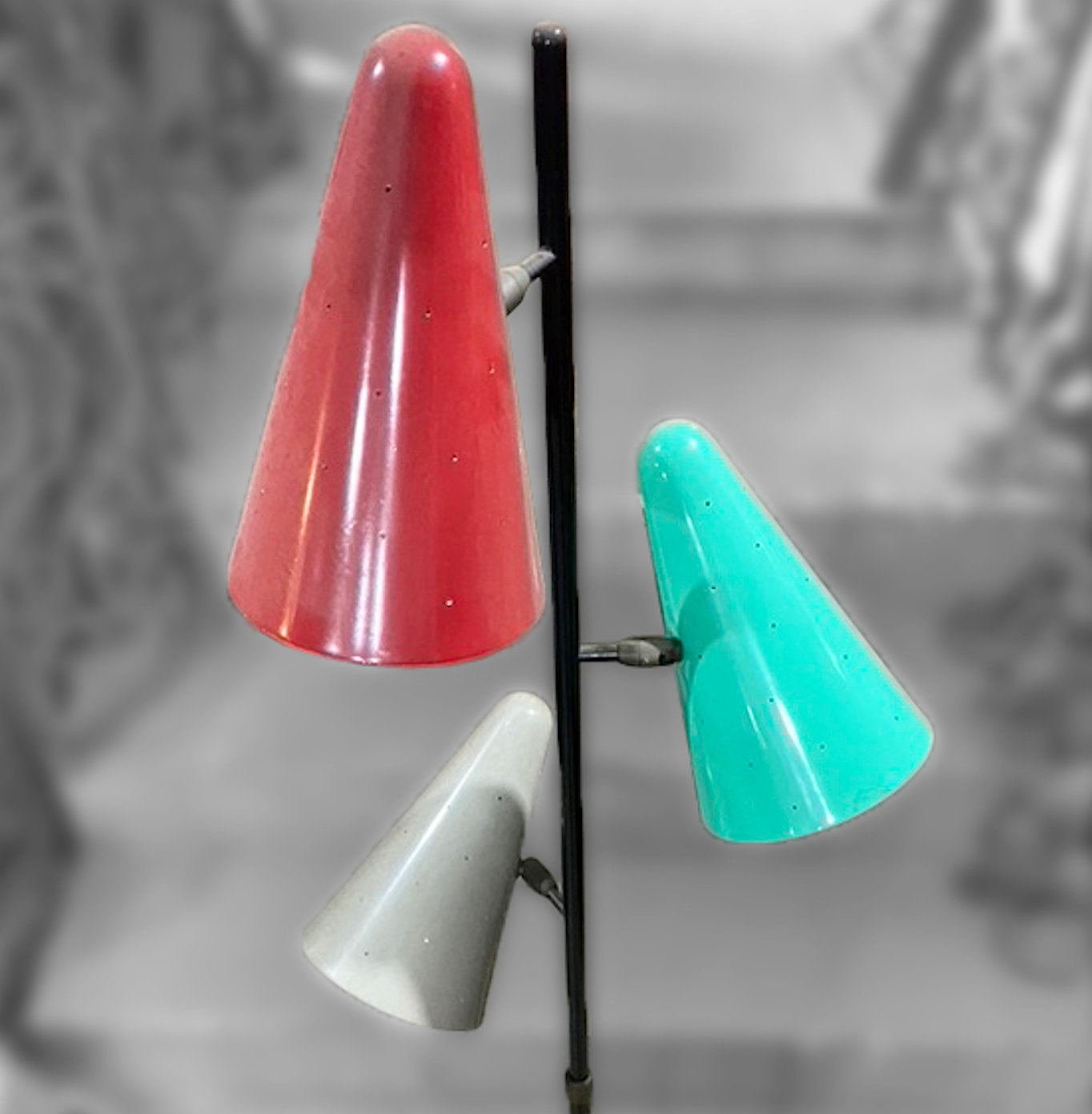 Luminária de chão vintage em vermelho, azul e branco - restaurada 