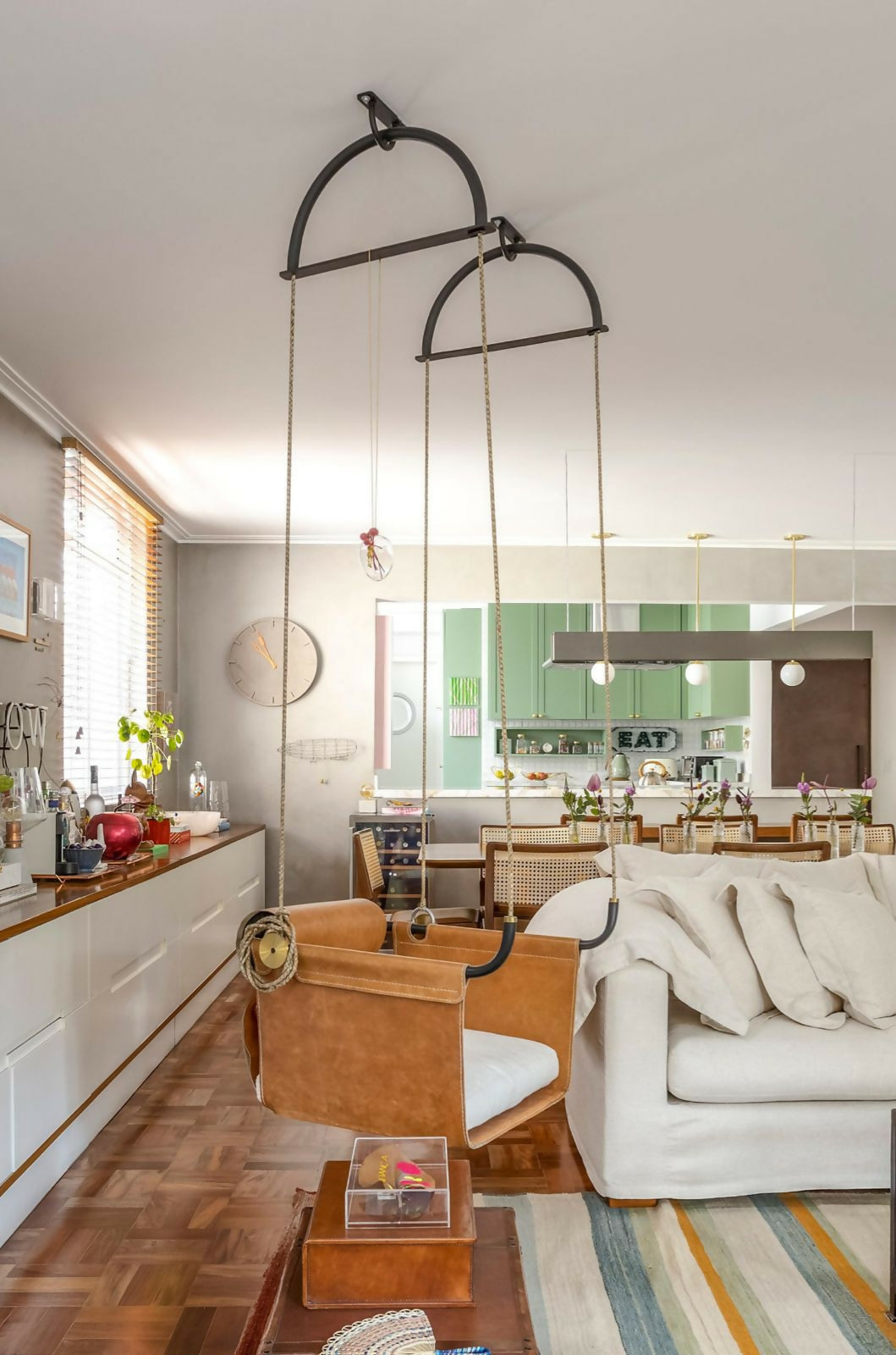 Poltrona balanço de couro designer Decarvalho atelier