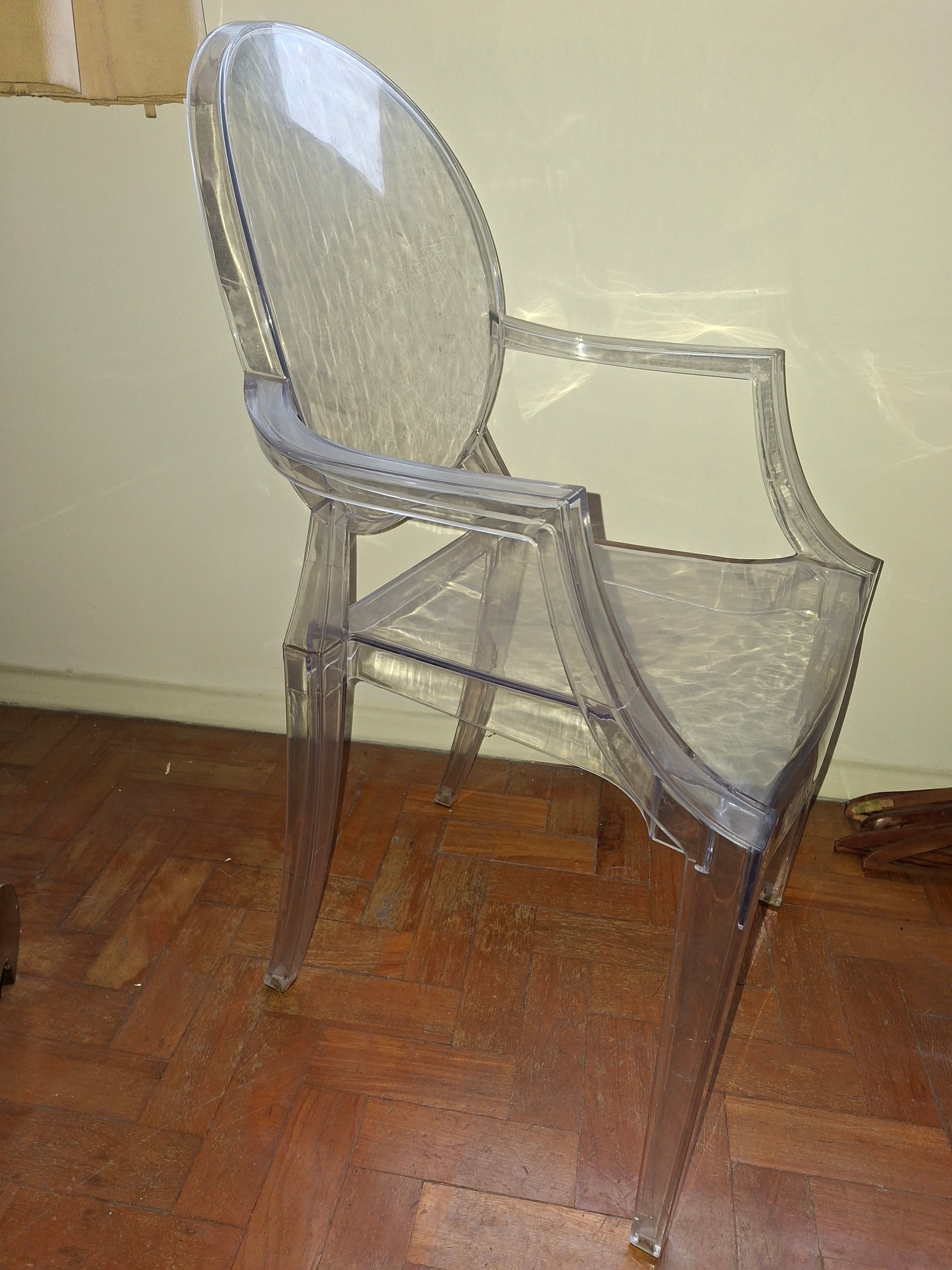 Cadeira Louis Ghost transparente 