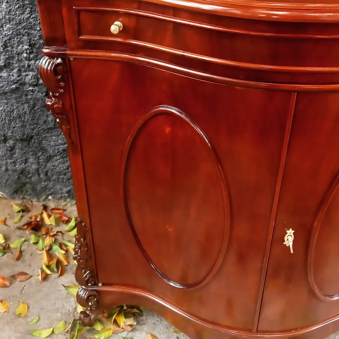 Dunquerque / Móvel com portas em madeira (recém restaurada) 