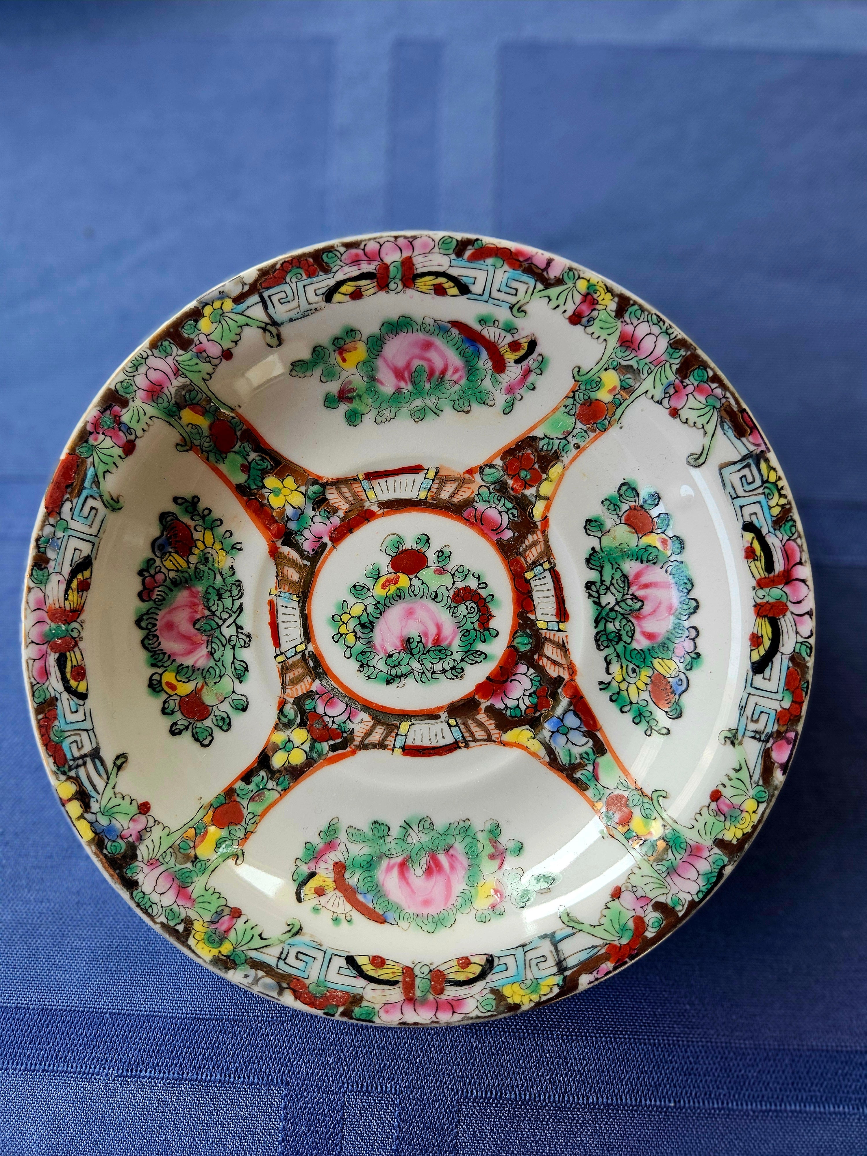 Pratos Decorativos Porcelana Rosa Cantão - Marca Lotus Blooms - lote 3 peças