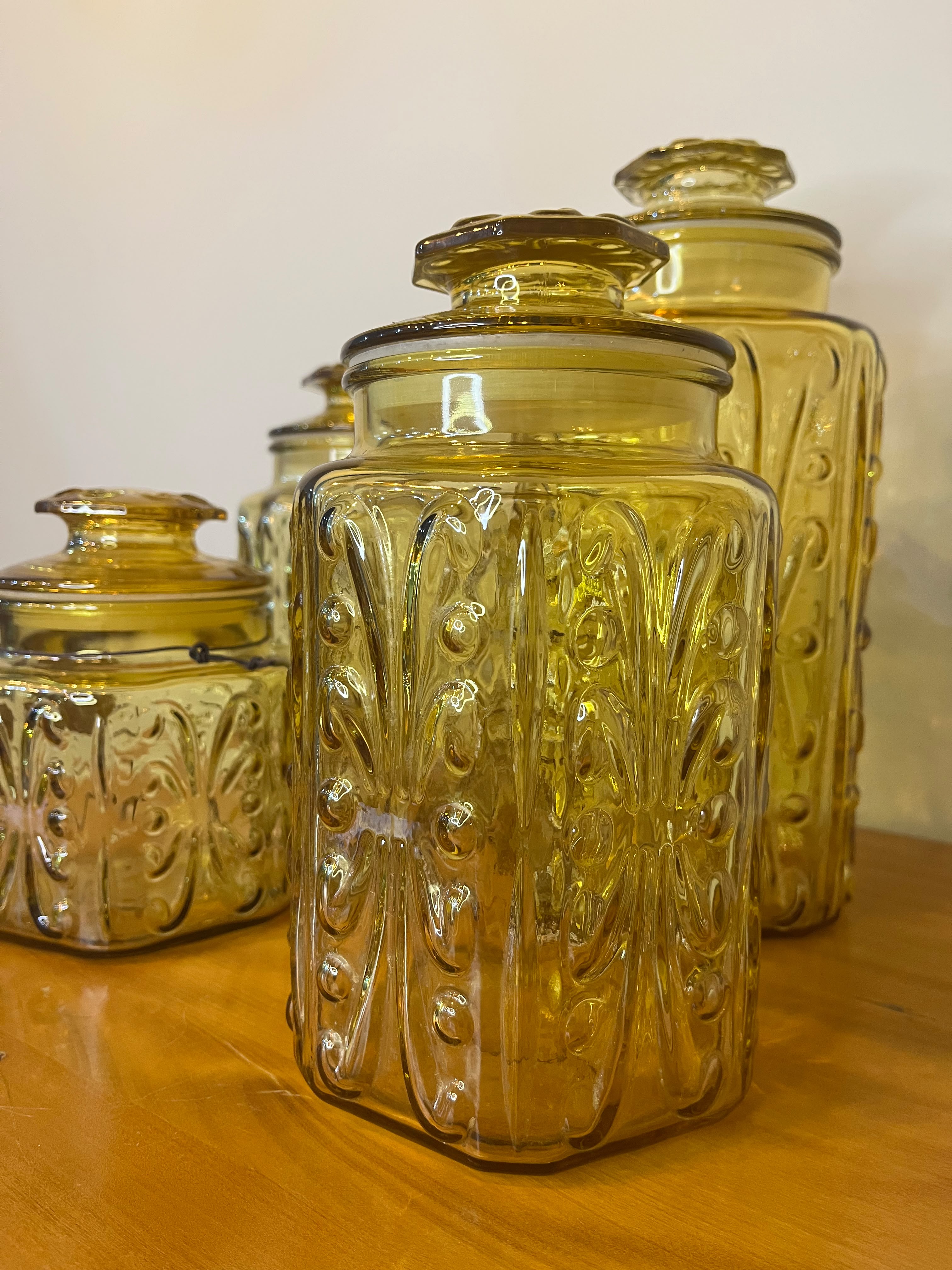 Conjunto com 4 Potes de Mantimentos em Vidro Âmbar com Tampa