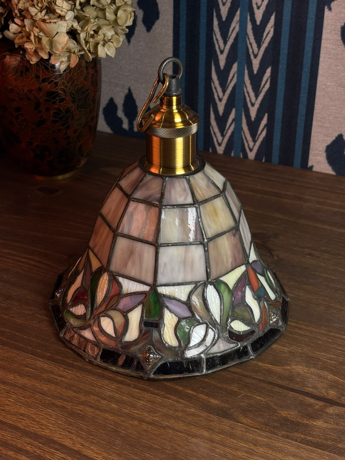 Luminária Pendente Artesanal em Vitral de Pasta de Vidro Americana, Estilo Tiffany - Peça Única
