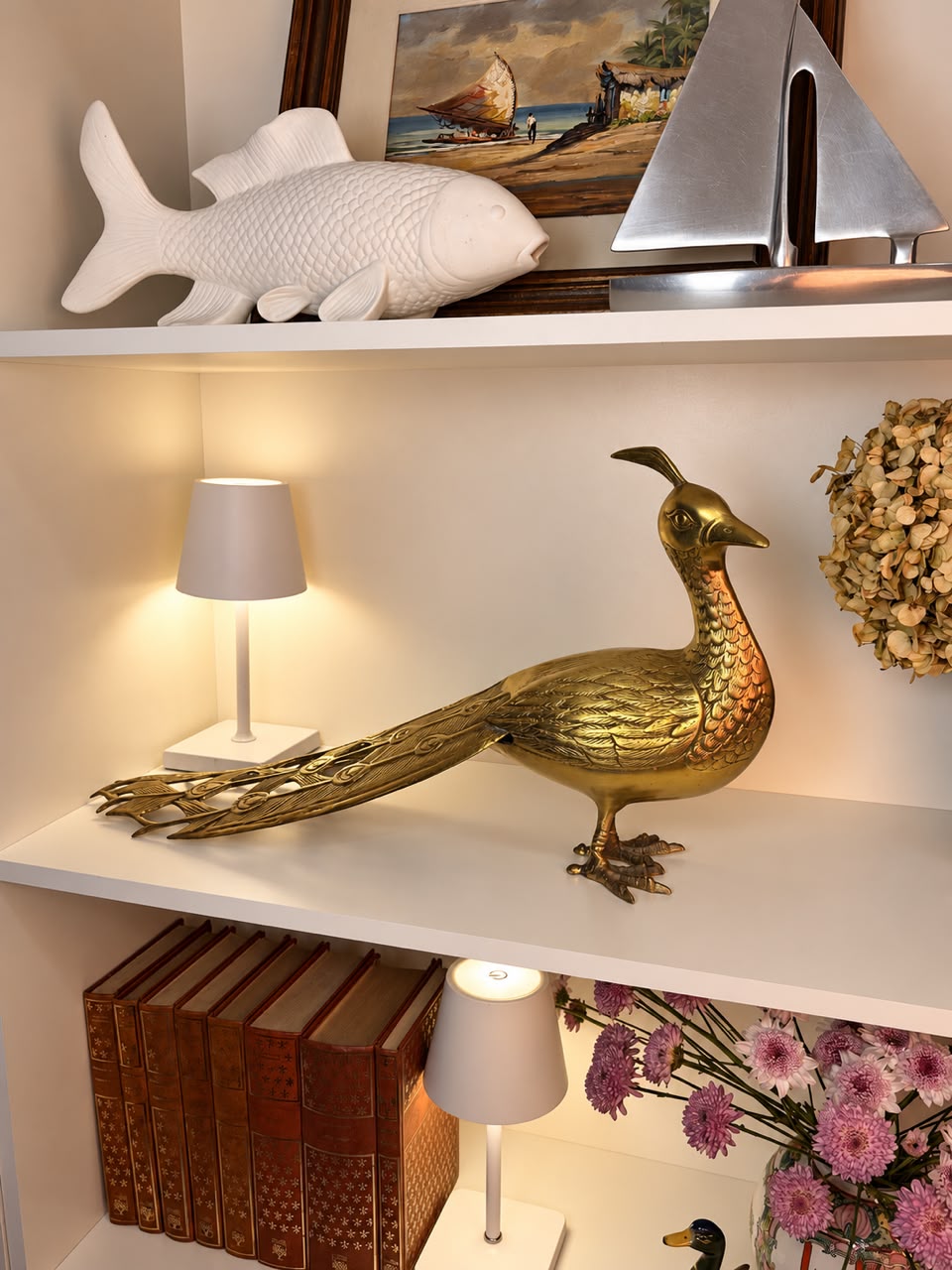 Escultura Decorativa de Pavão em Bronze com Cauda Longa Vazada
