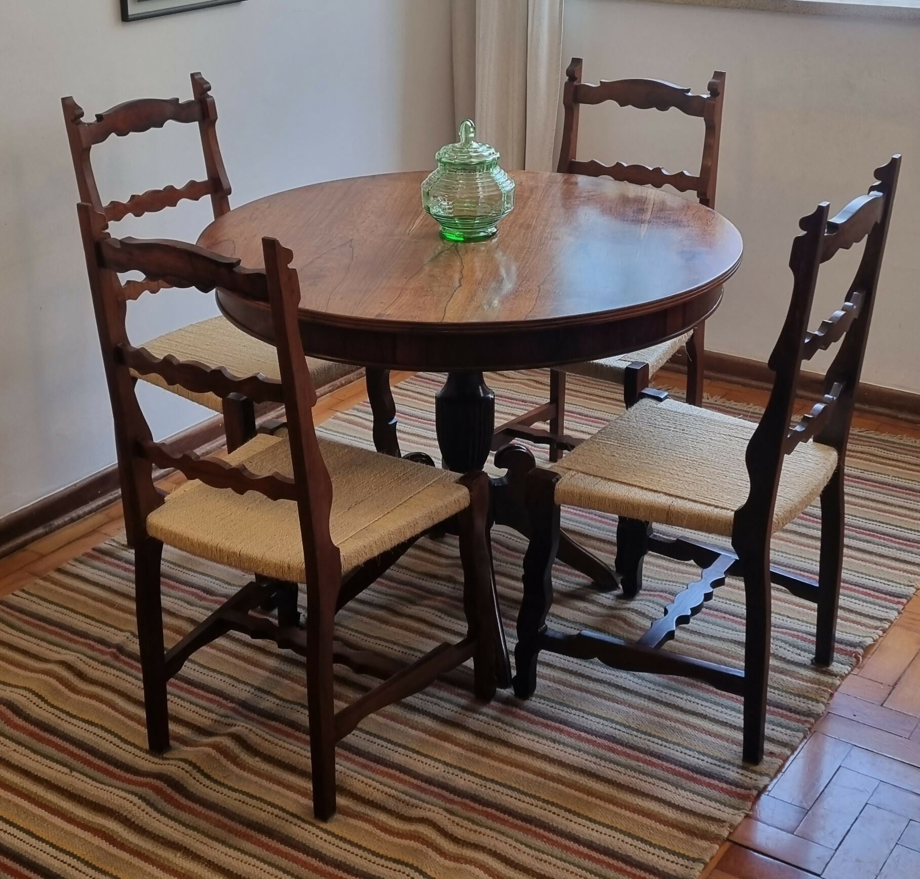 Jogo mesa de jantar e cadeiras