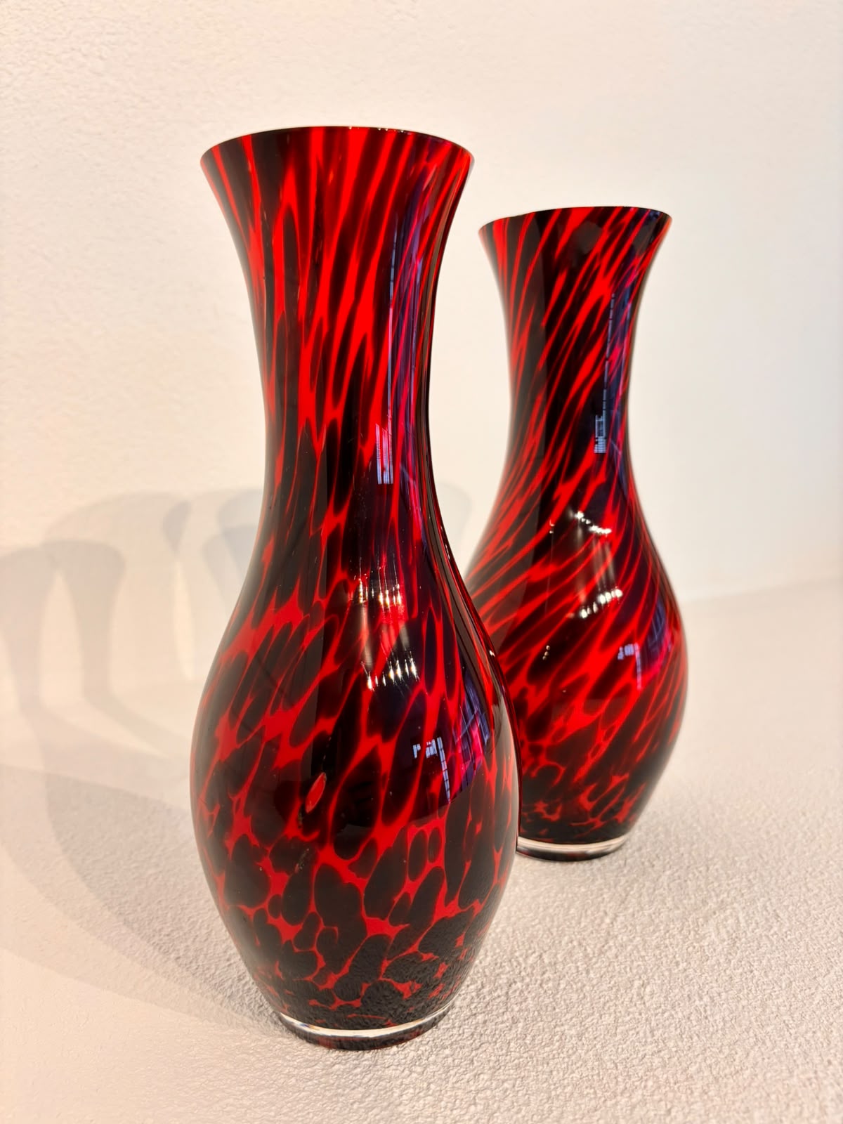 Vasos Italianos em vidro artístico de murano em. vermelho e preto anos 70 
