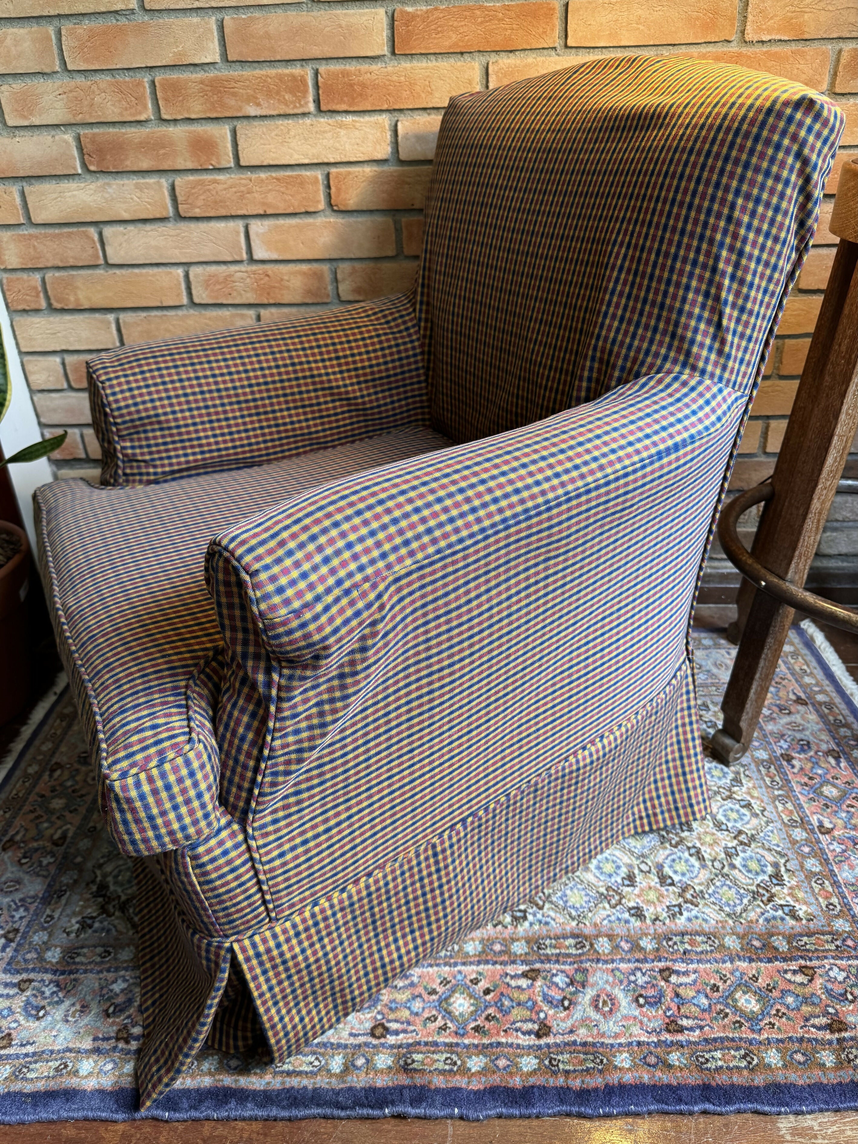 Linda poltrona anos 60 com capa em tecido nobre xadrez