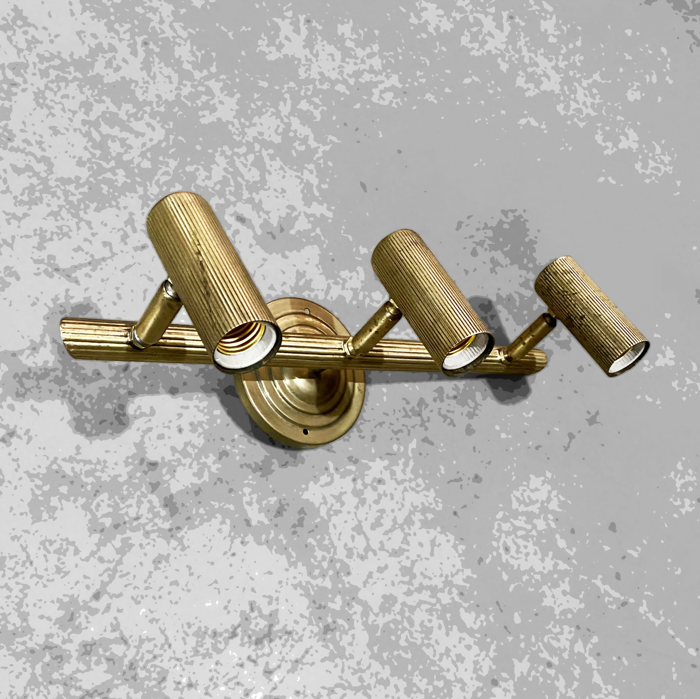 Luminária arandela antiga em latão (3 pontos de luz)