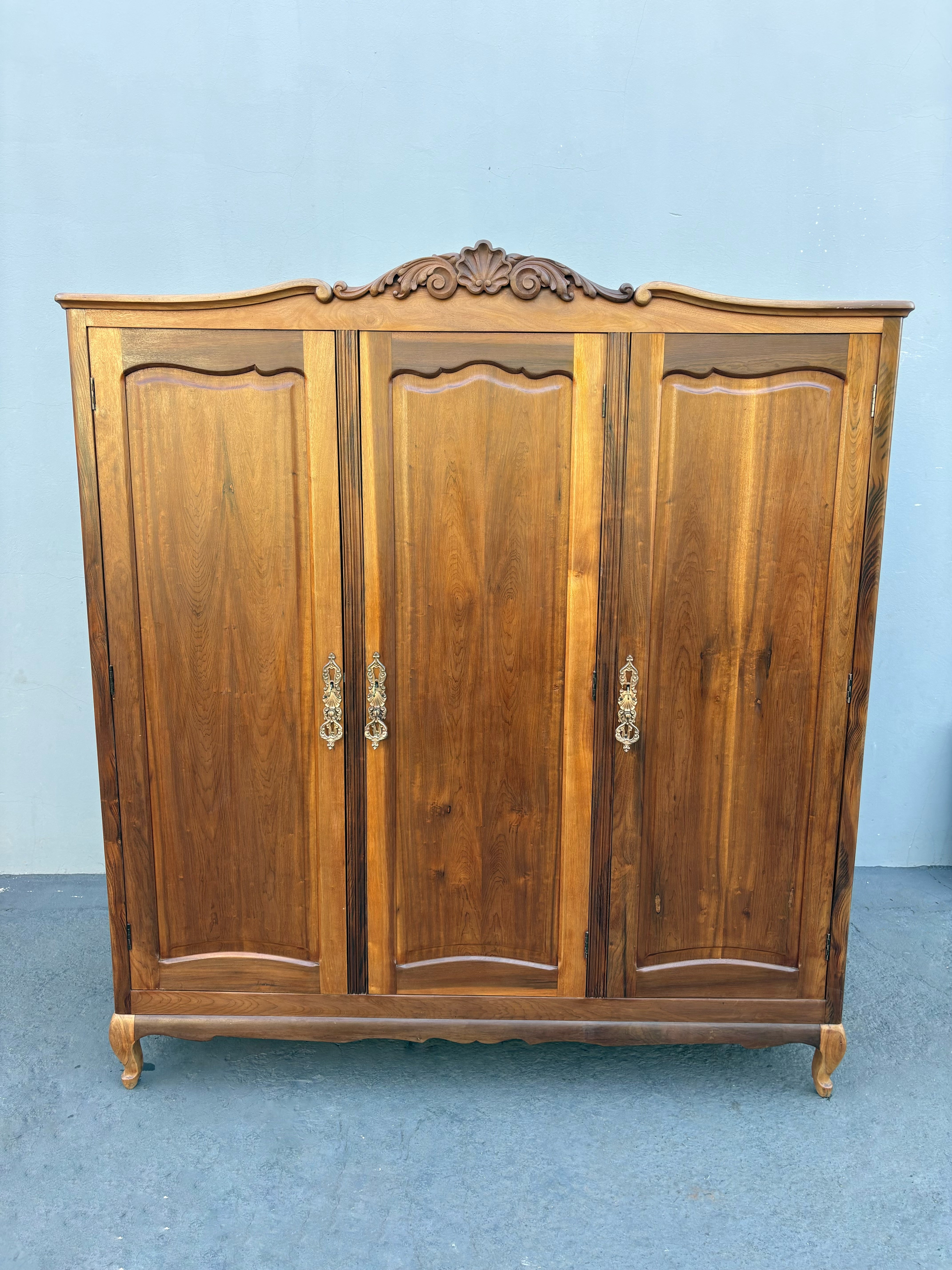 GUARDA-ROUPA EM IMBUIA MACIÇA RESTAURADO (3 PORTAS) 