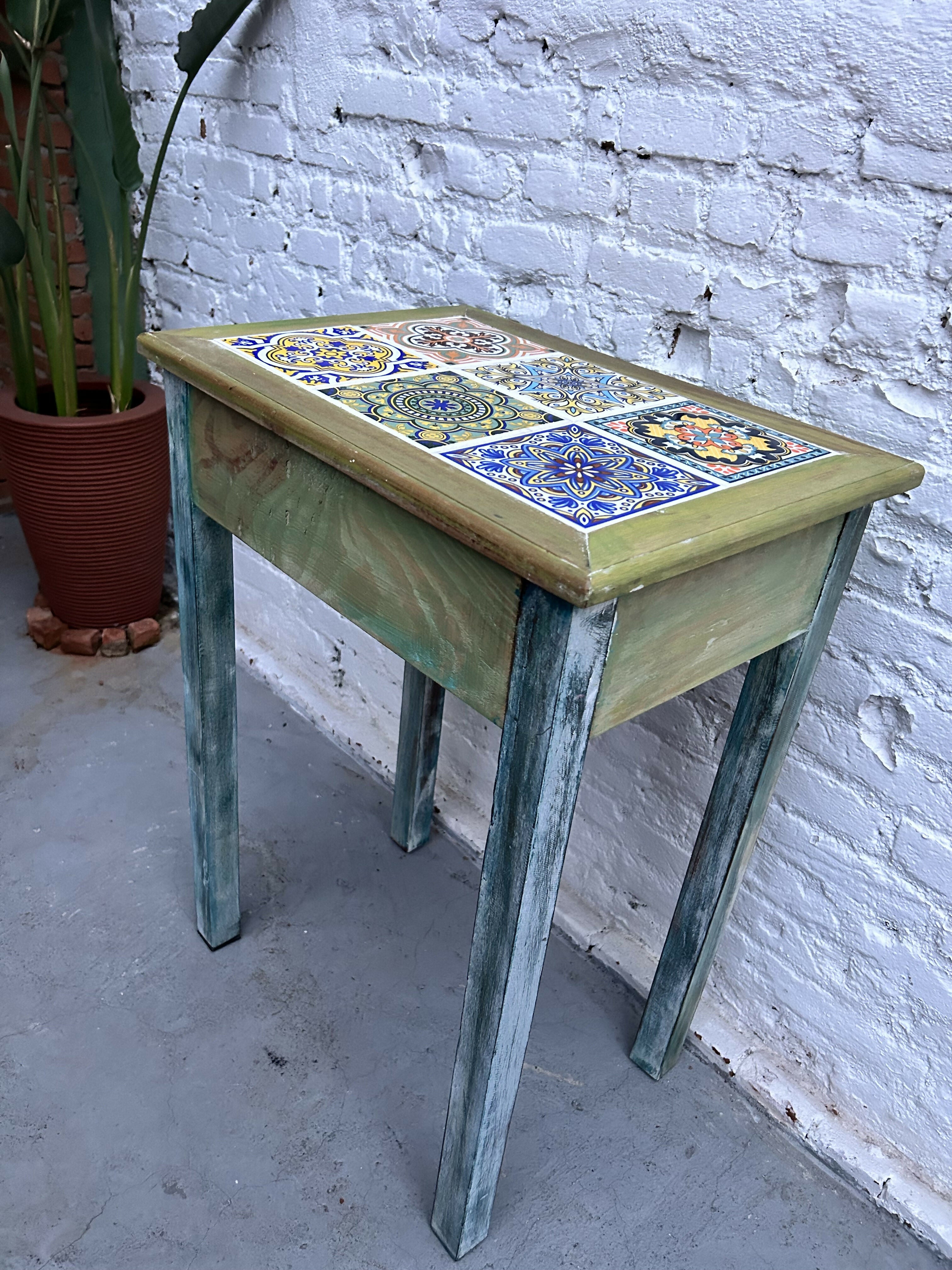 Mesa com Azulejos com banquinho
