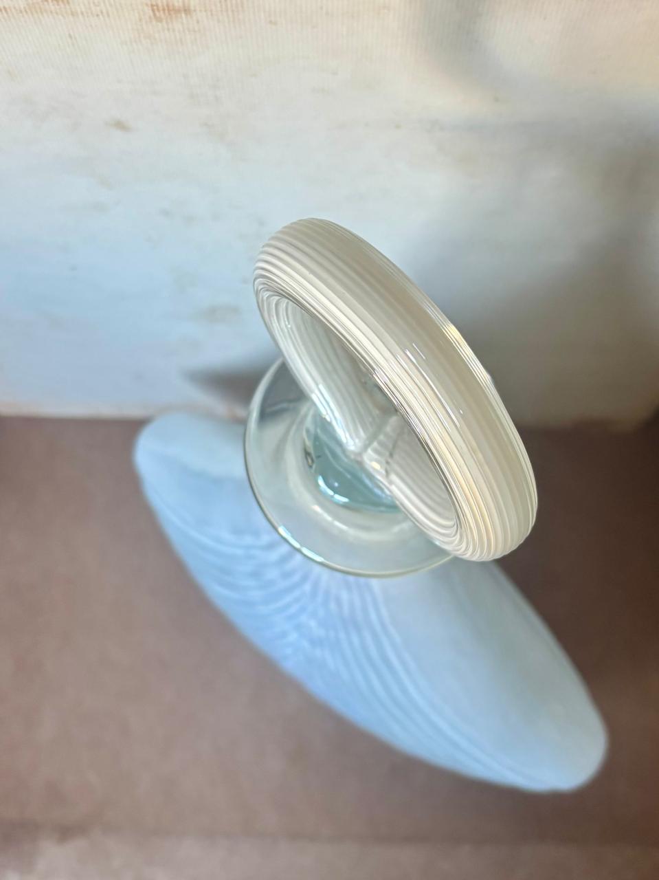 Garrafa decorativa em vidro artístico branco (DMCPS_266)