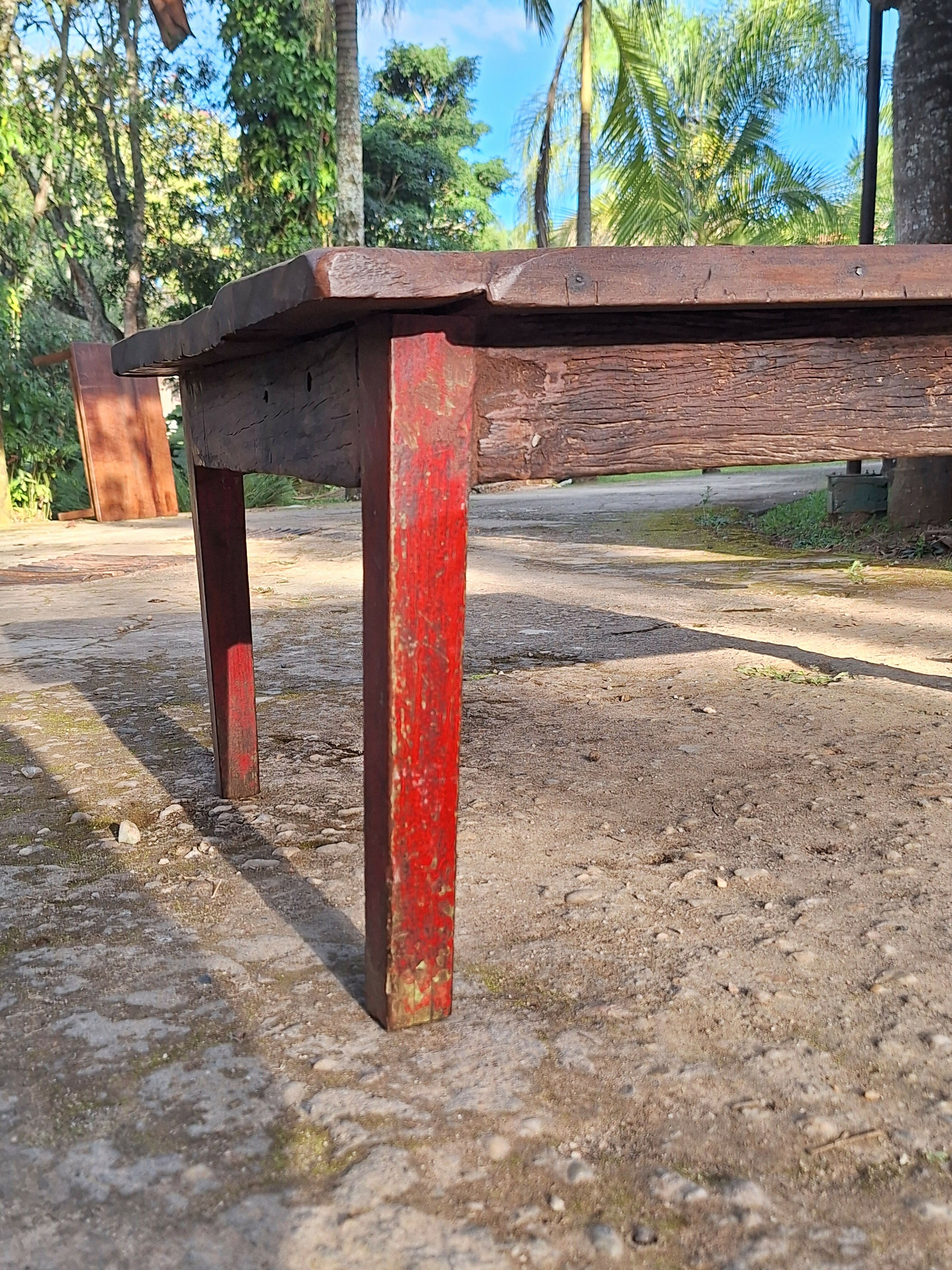 Mesa de Centro Antiga Madeira Maciça Tinta Gasta Vermelha