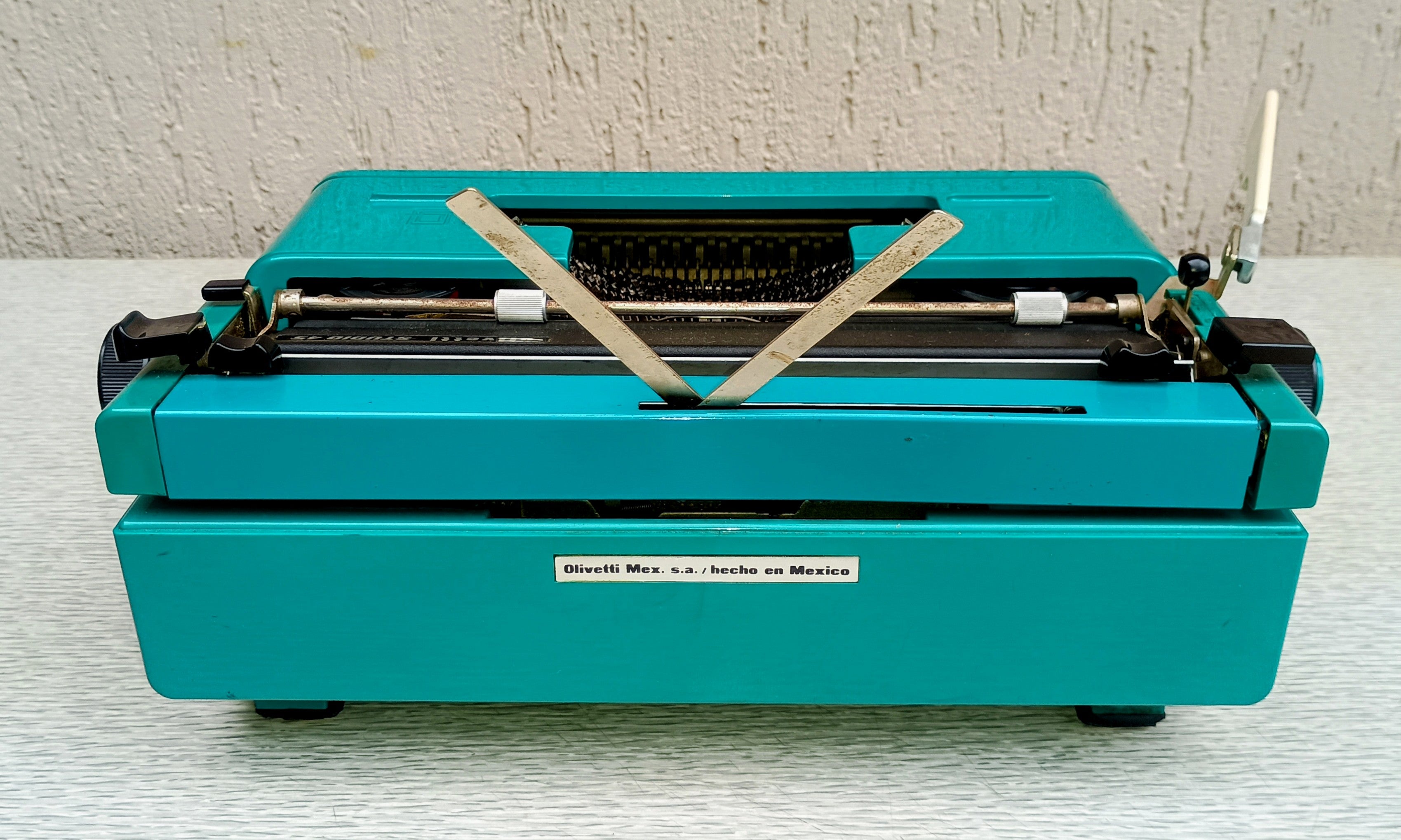 Olivetti Studio 45 – Máquina de Escrever Vintage Turquesa | Década de 1970