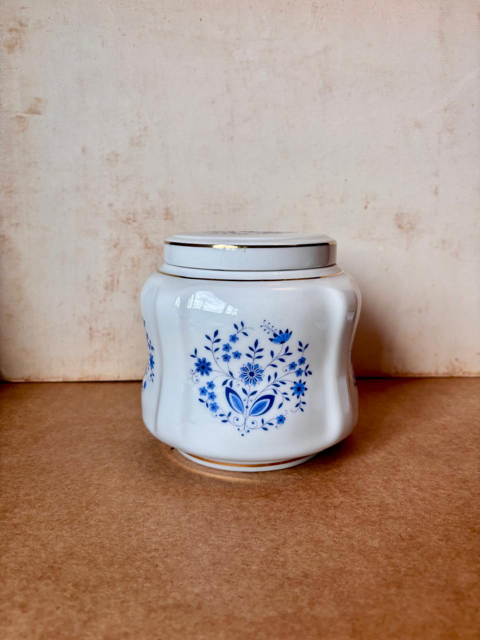 Potiche Porbrás em porcelana com flores azuis e tampa (DMCPS_707)