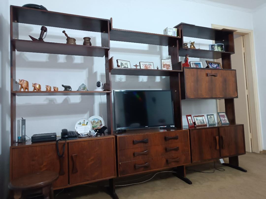 Estante Modulada de Sala Estilo Vintage em Madeira – 3 Módulos (Rack + 3 Gavetas + Barzinho + Estante)