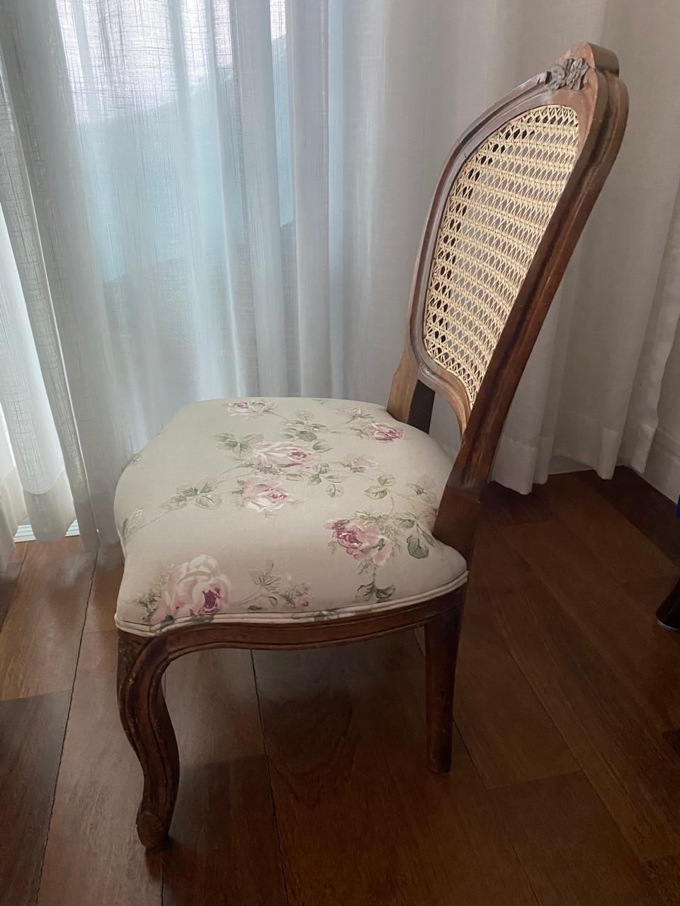 Mini cadeira clássica para bonecas