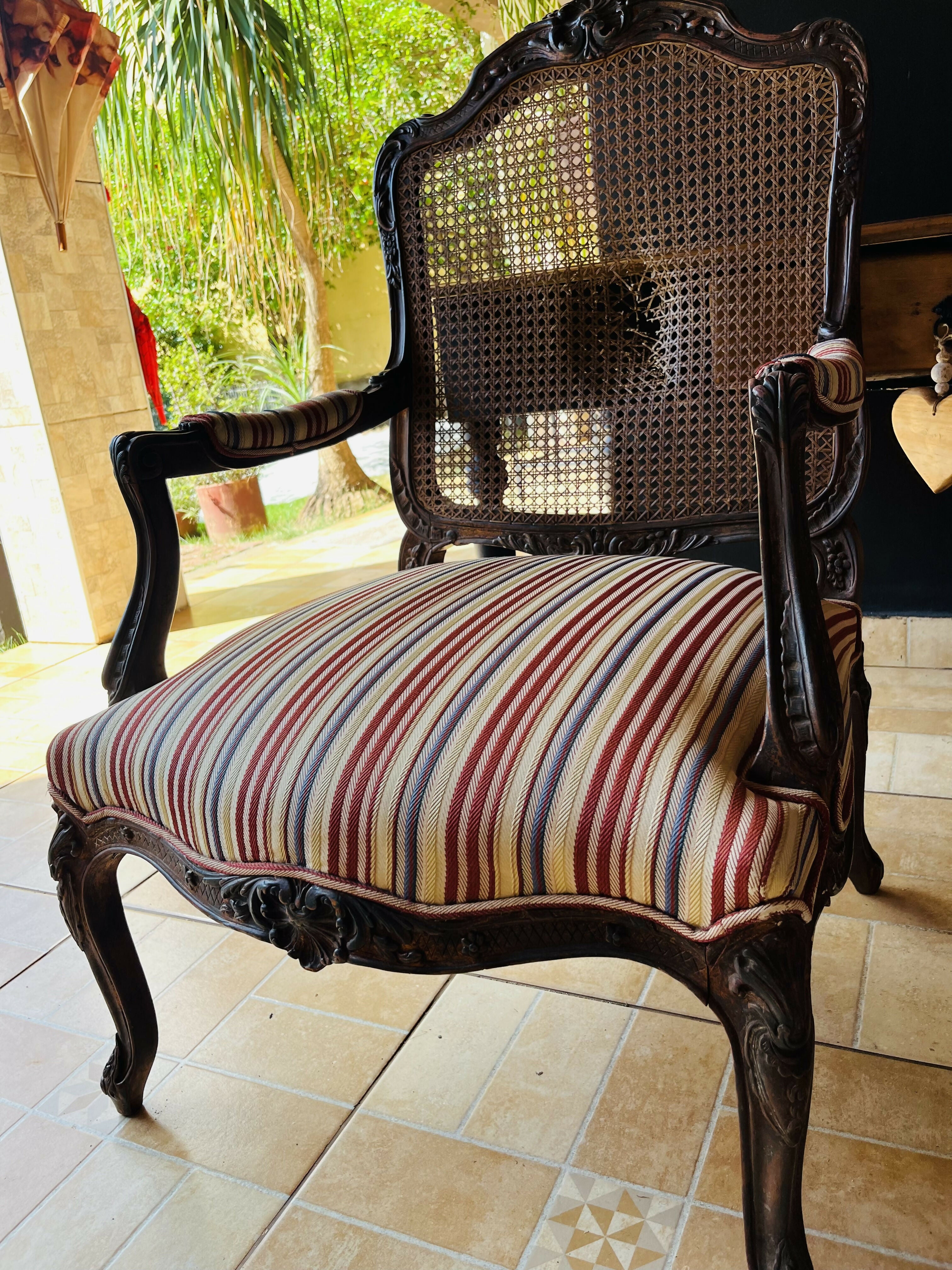 Poltrona Medalhão Luís XV palhinha