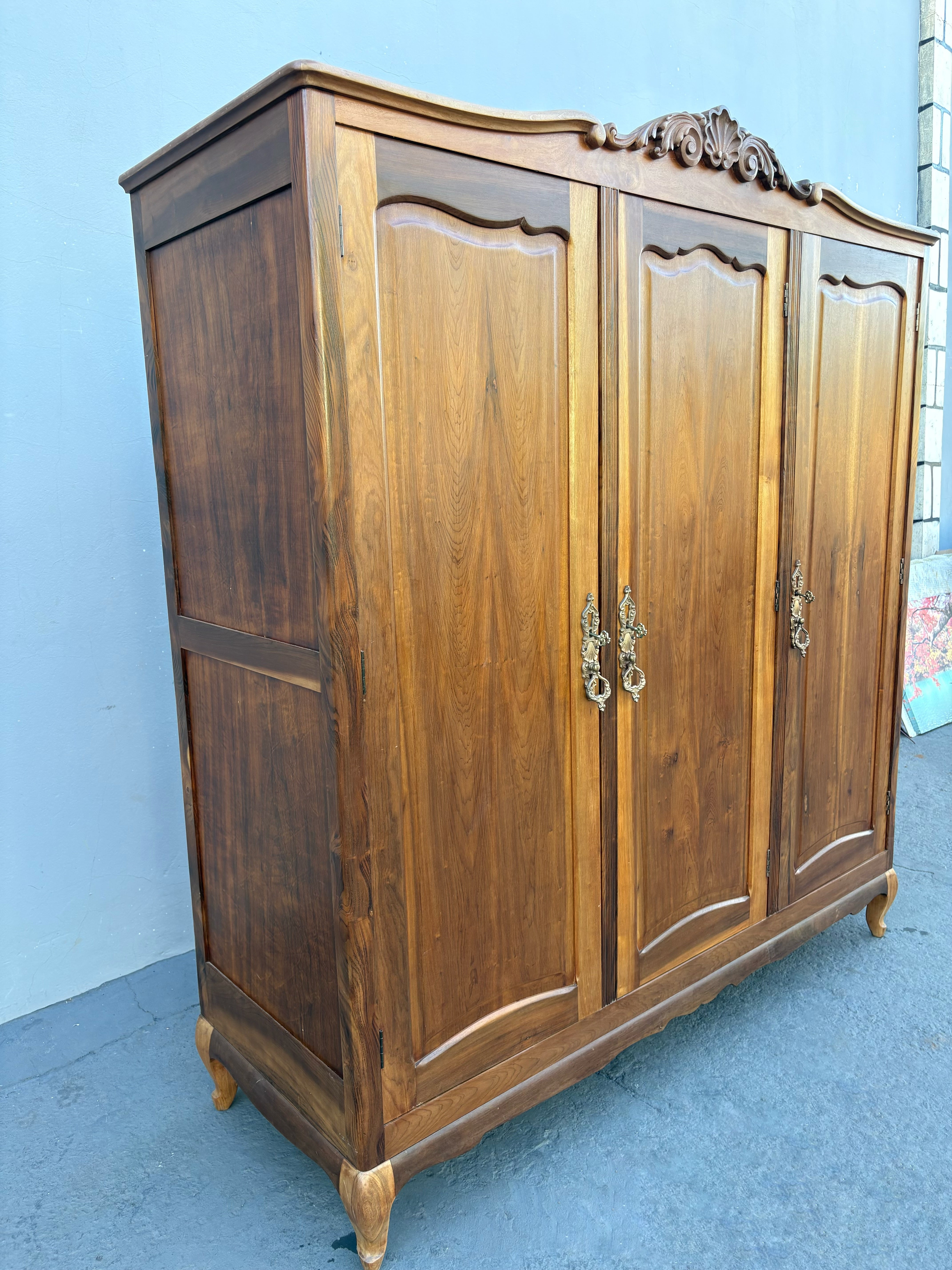 GUARDA-ROUPA EM IMBUIA MACIÇA RESTAURADO (3 PORTAS) 