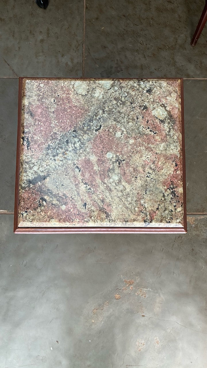 Mesa de Cabeceira em Madeira com Tampo de Mármore