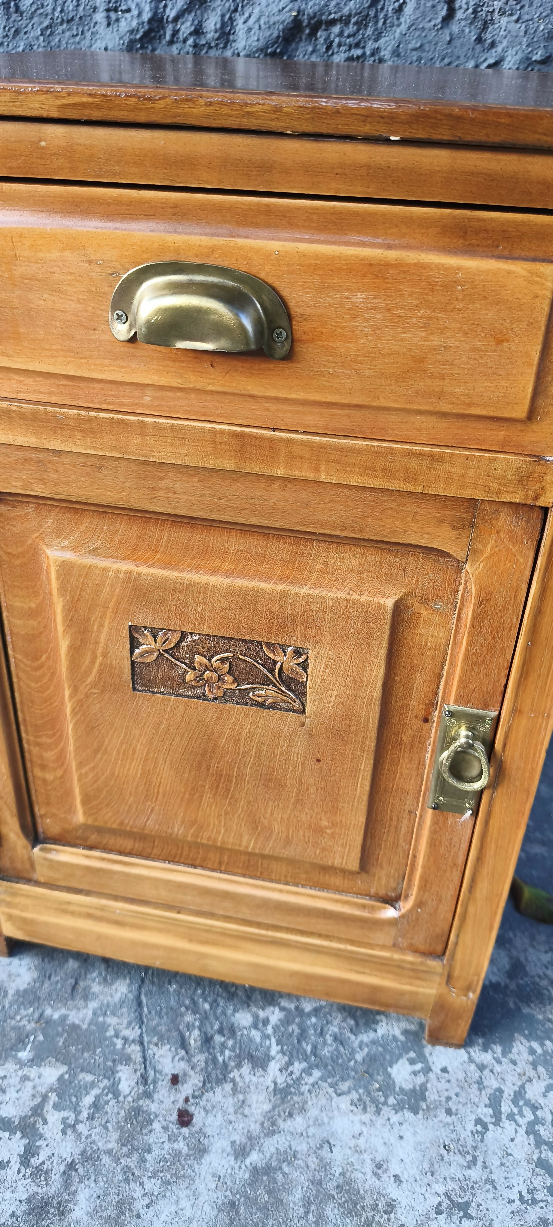 Mesa de cabeceira em madeira clara estilo Art Déco (restaurado)