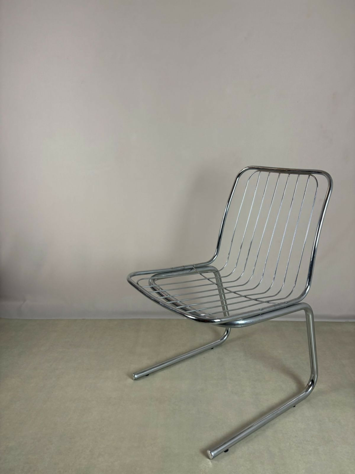 cadeira cromada Pozza 70’s em tecido aveludado azul (unitária)