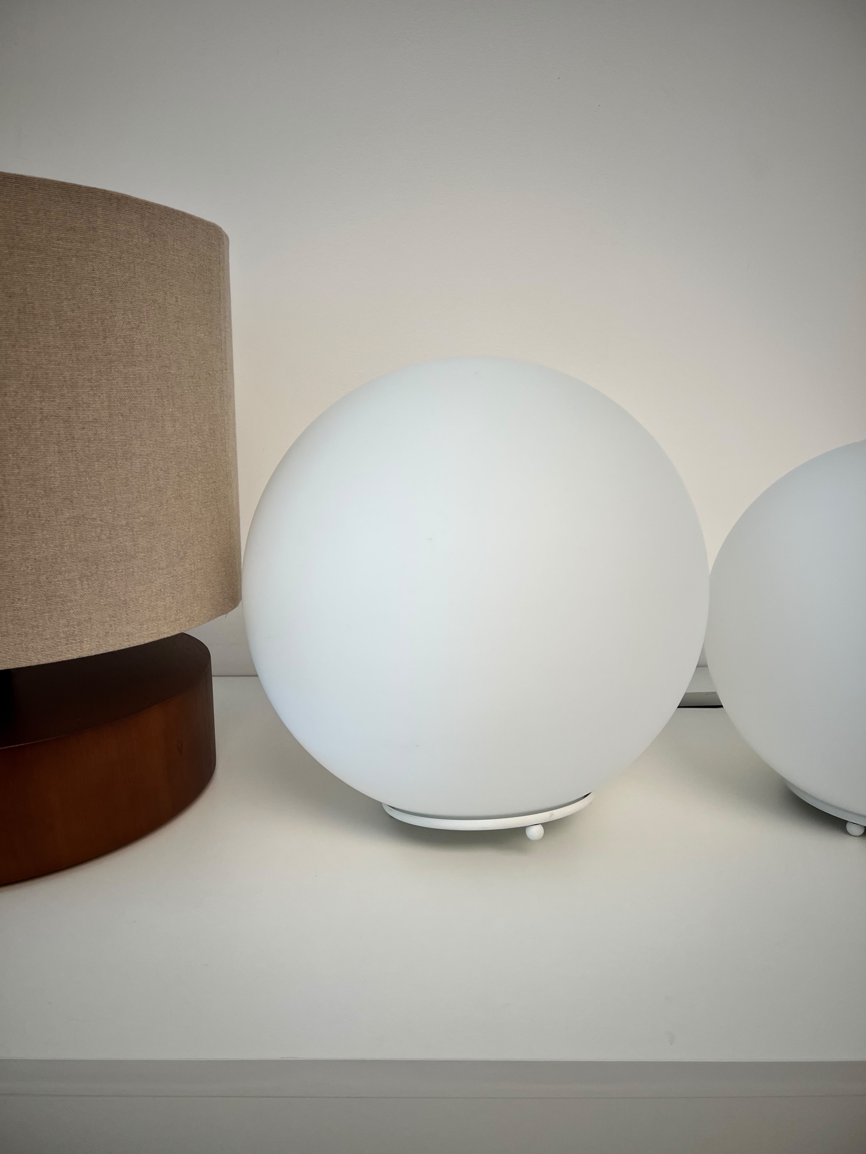 LUMINARIA DE MESA GOLDENART GLOBO BRANCO FOSCO 