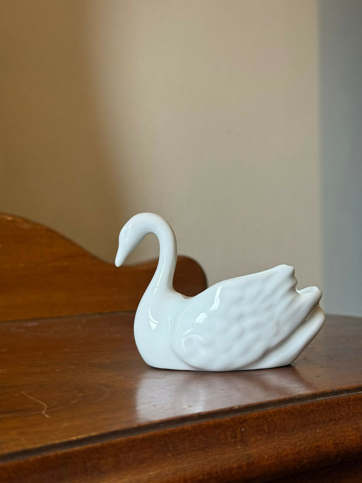 Bibelô de Porcelana LIMOGES em Formato de Cisne