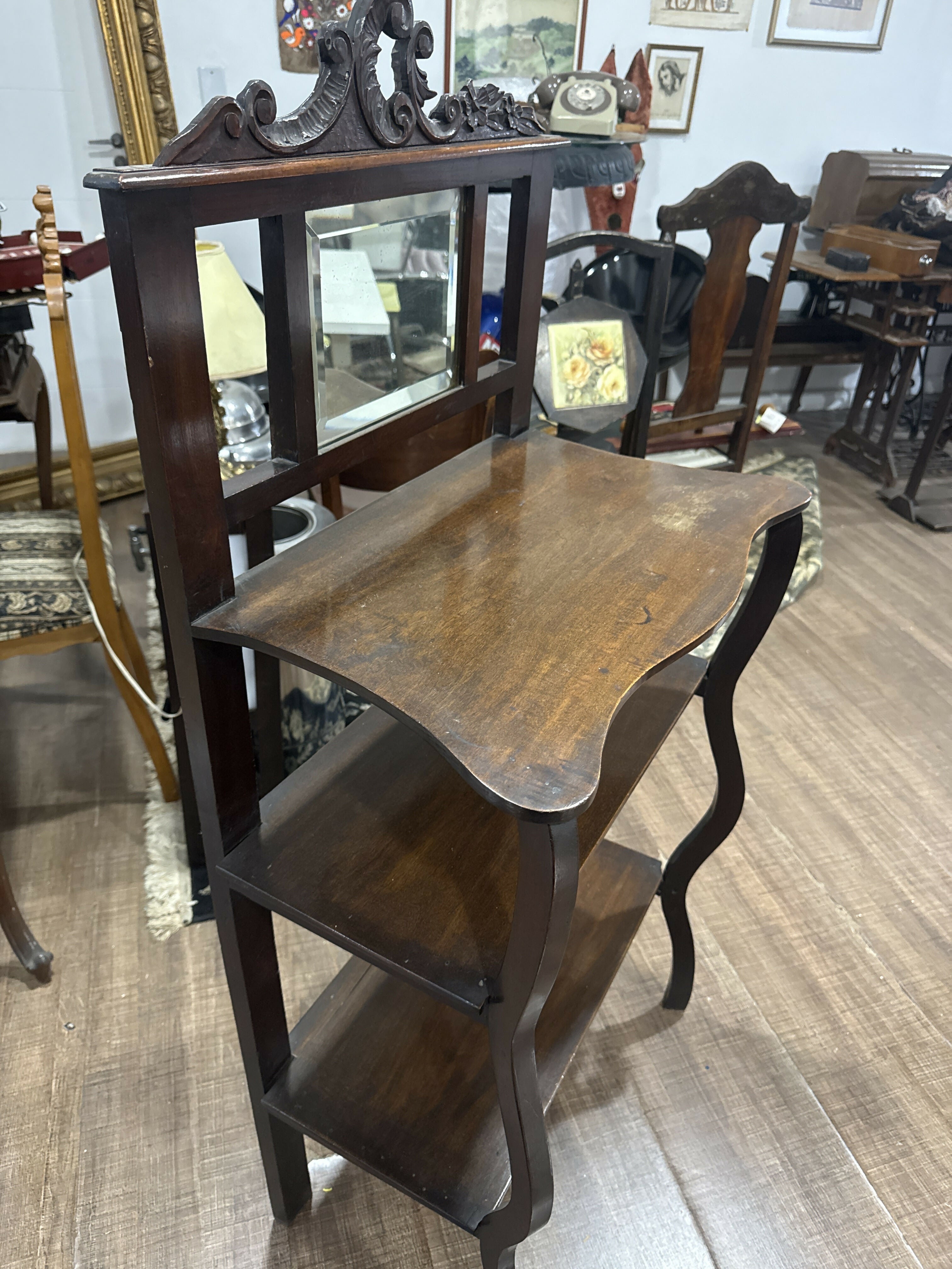 Porta Bibelô / Móvel de Apoio com Espelho – Início do Século XX – Madeira Nobre 🌟