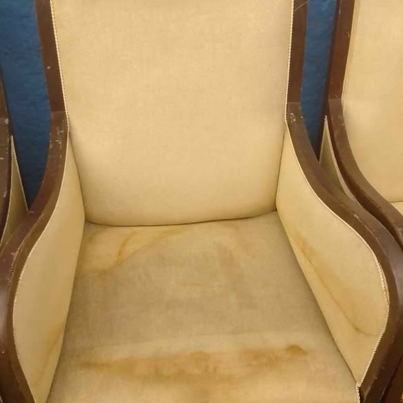 Conjunto com 3 Poltronas clássicas em madeira maciça
