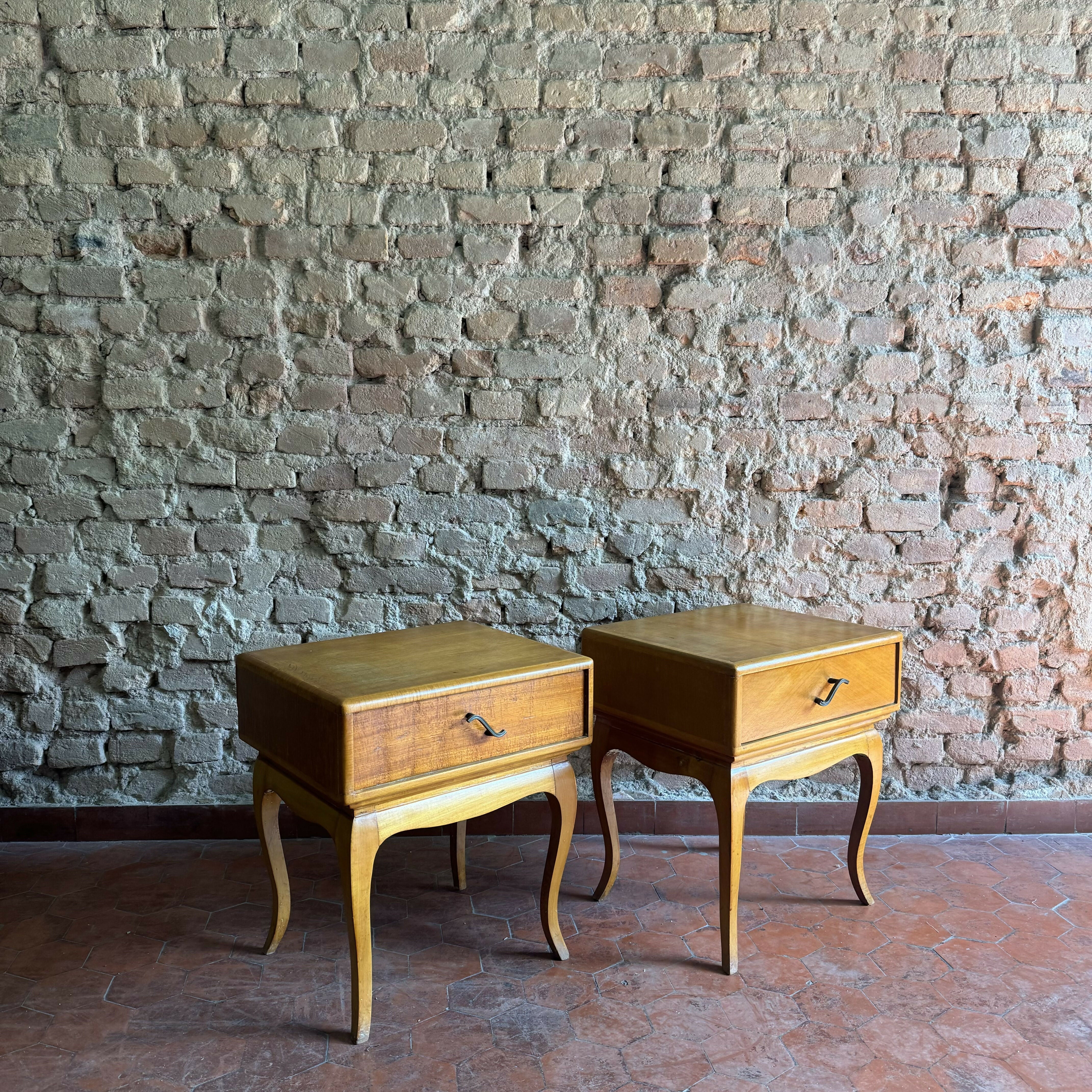 Mesa de cabeceira anos 50