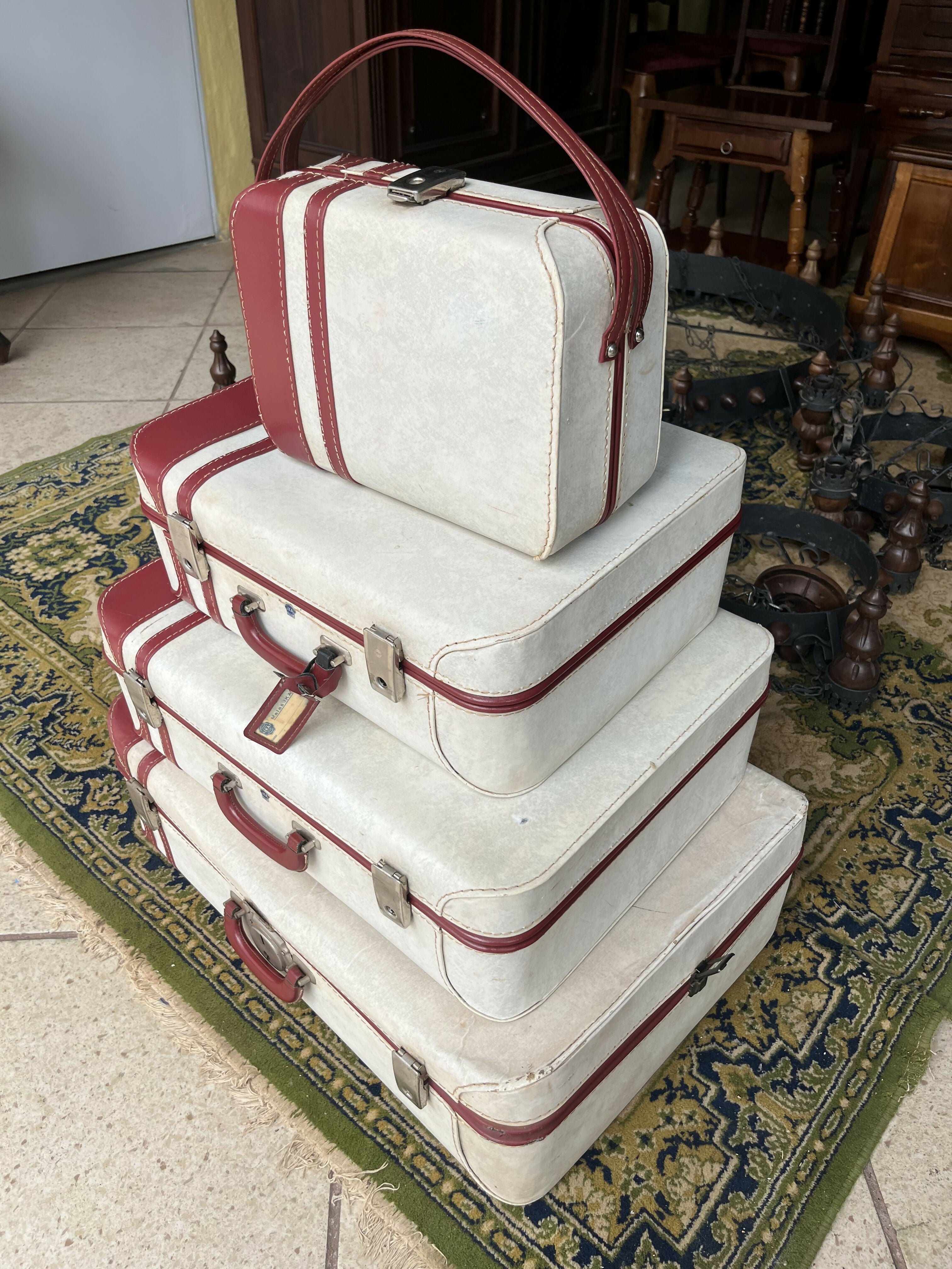 CONJUNTO DE 4 MALAS IKA ANTIGAS DE COURO