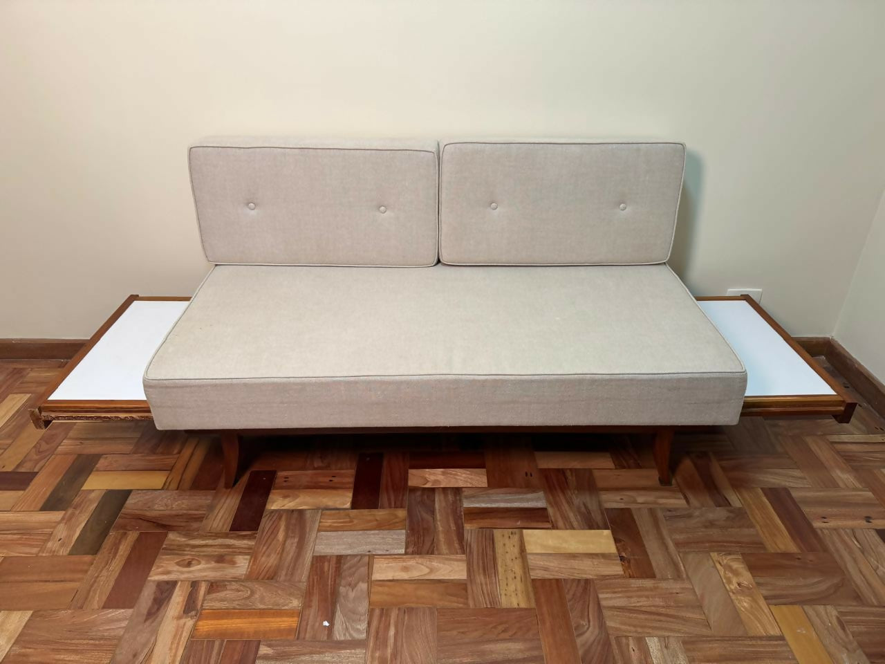 Sofá-cama / Daybed Gelli Restaurado - Modernismo Brasileiro
