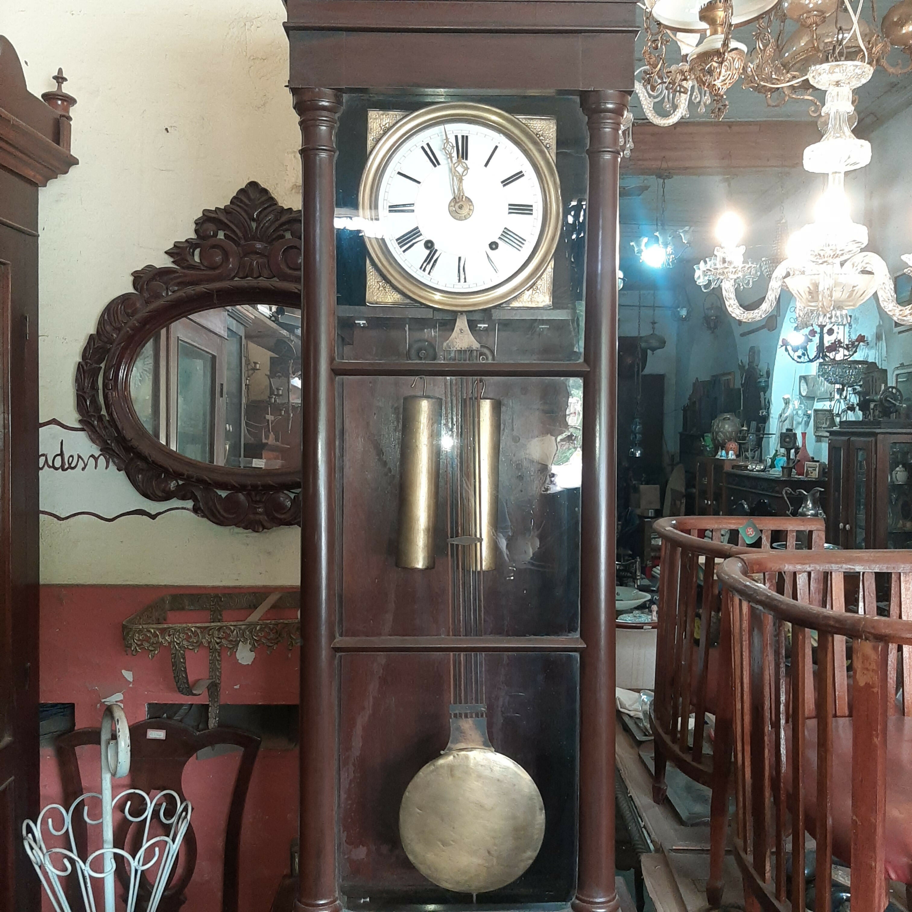Antigo relógio carrilhão