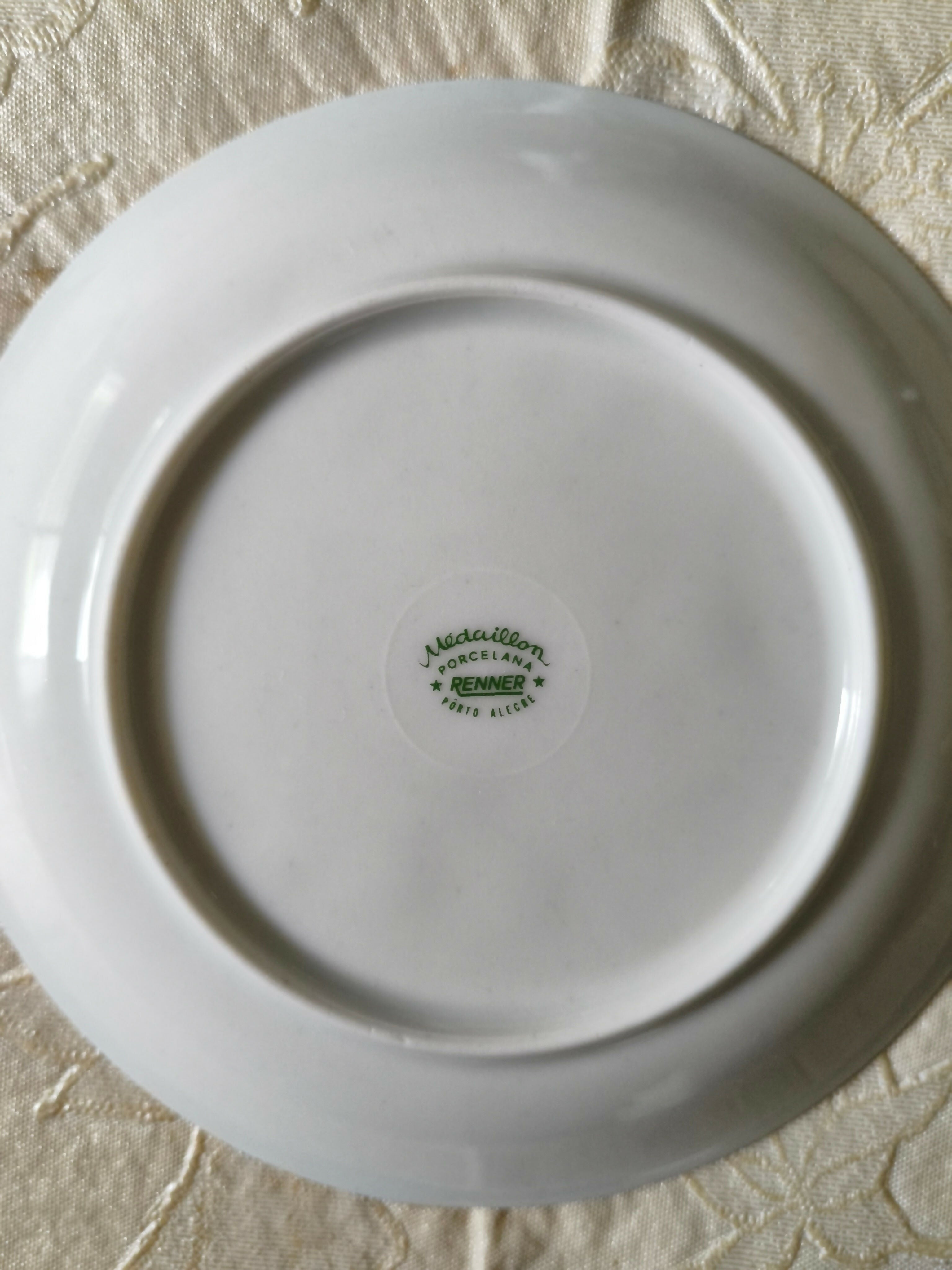 Jogo de jantar em porcelana Renner Medaillon – 16 peças