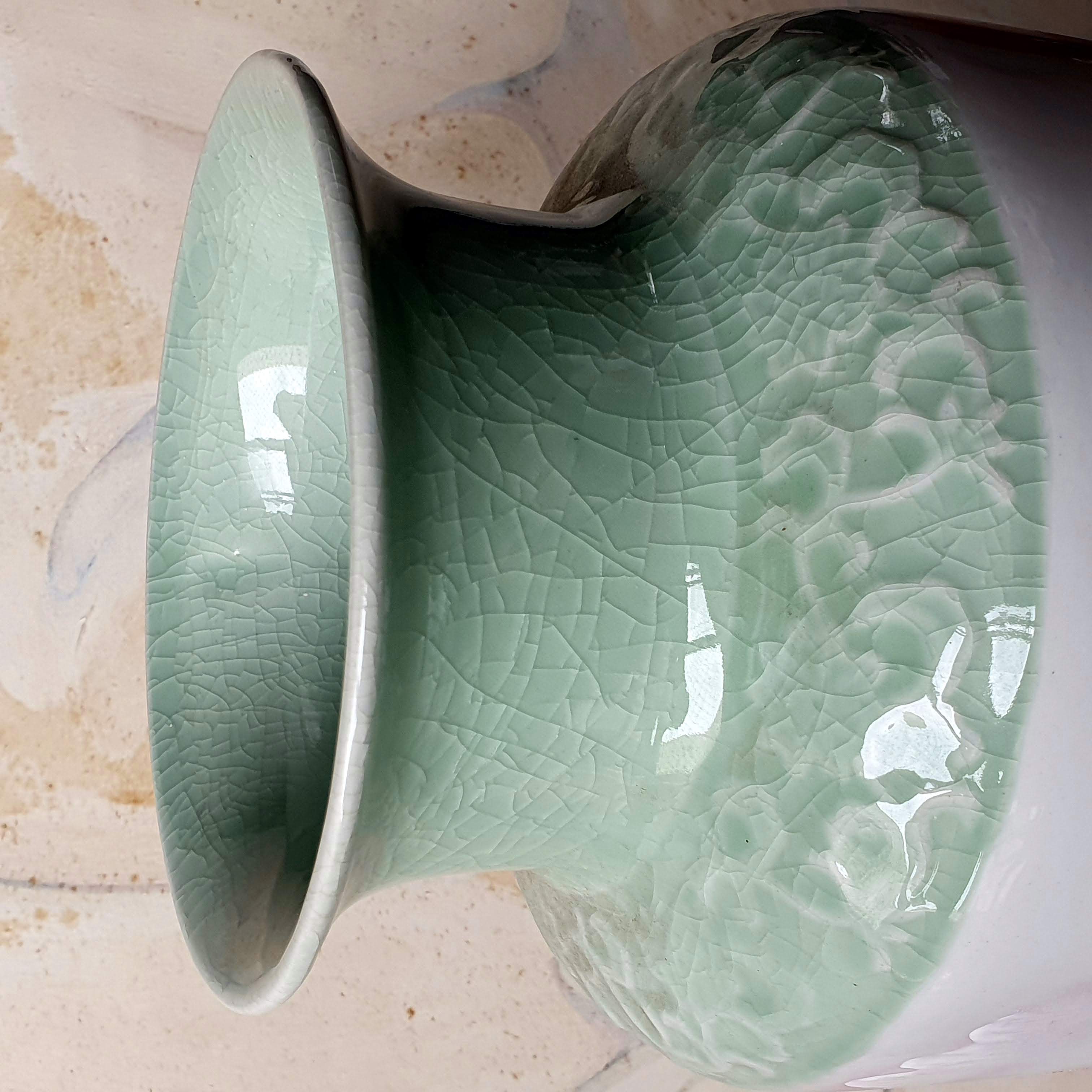 GRANDE VASO CELADON COM PINTURA ARTESANAL