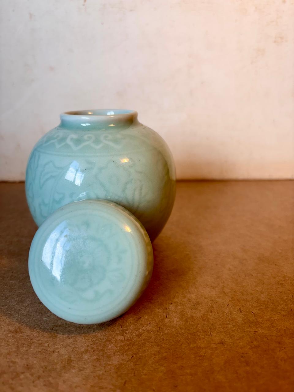 Pote chinês redonda para gergelim com tampa e esmalte celadon (DMCPS_728)