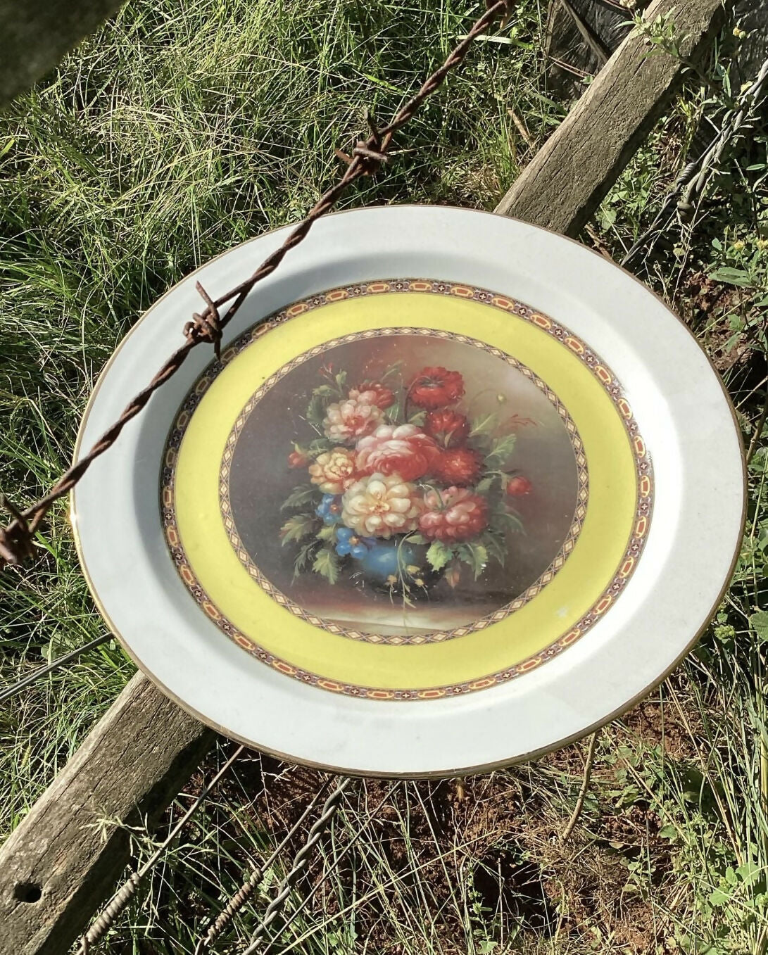 Mesa posta com preciosos pratos