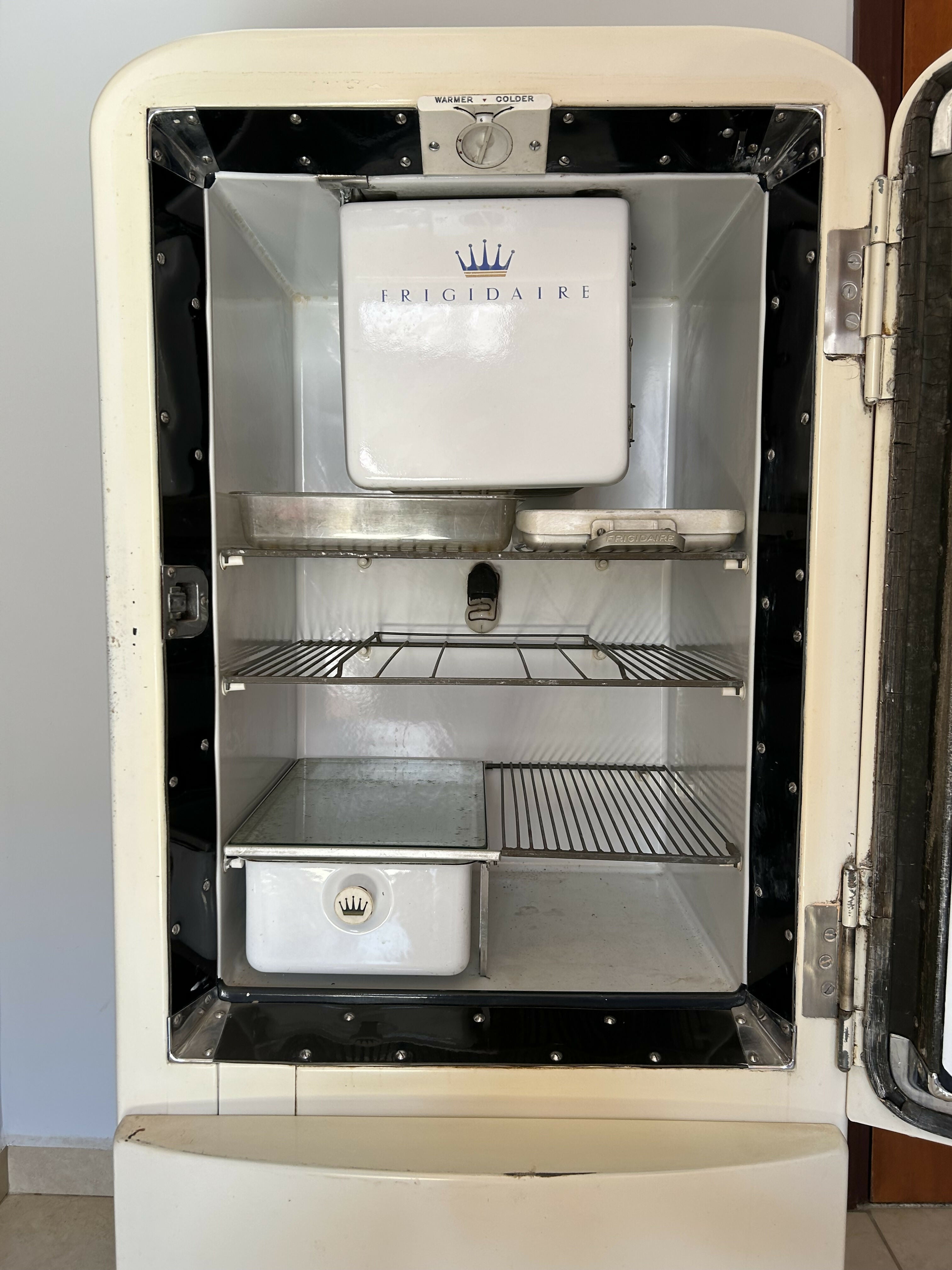 Geladeira Frigidaire (fabricação 1940/1950). Excelente estado de conservação