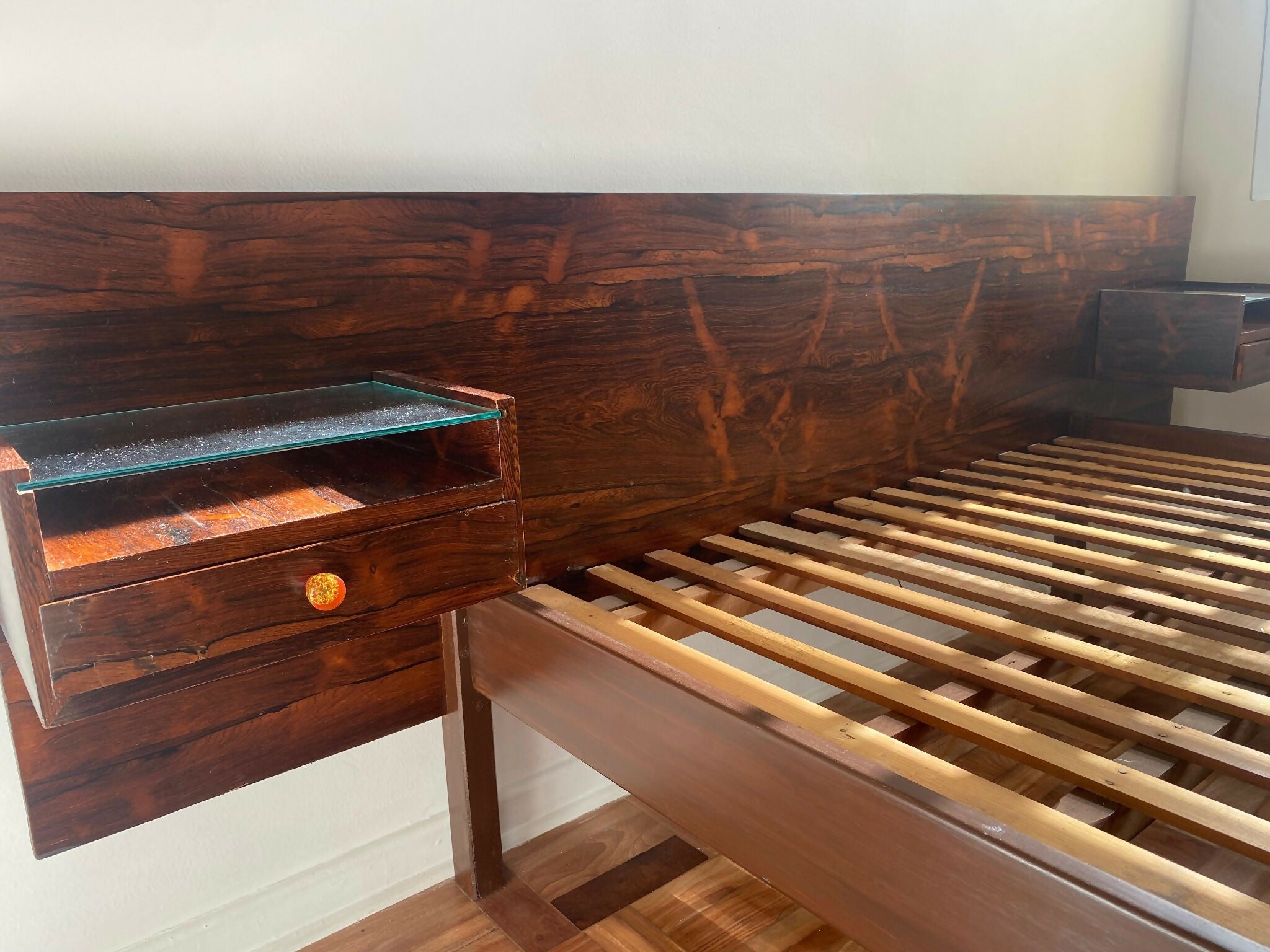 Cama Modernista em Jacarandá da Bahia • Atribuída a Sérgio Rodrigues