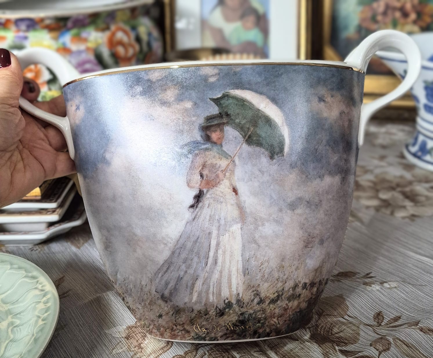  Vaso / Floreira com alças em porcelana alemã Goebel,  coleção Artis Orbis Collection,  maravilhosa.   Edição limitada 68 / 1500, raríssimo e em perfeito estado,  com a linda pintura de Monet: Femme á L ´Ombrelle.