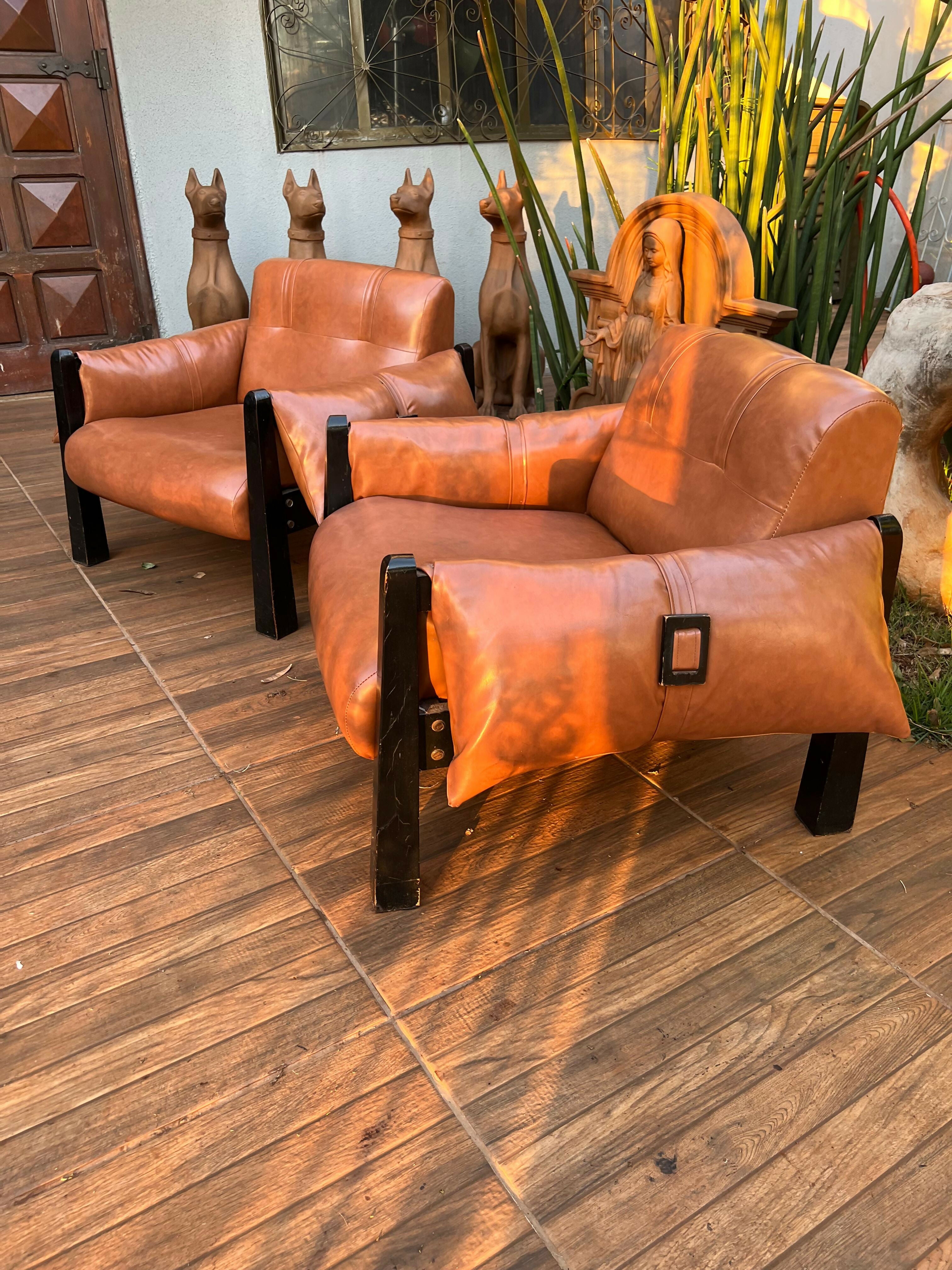 Par de Poltronas Design anos 60