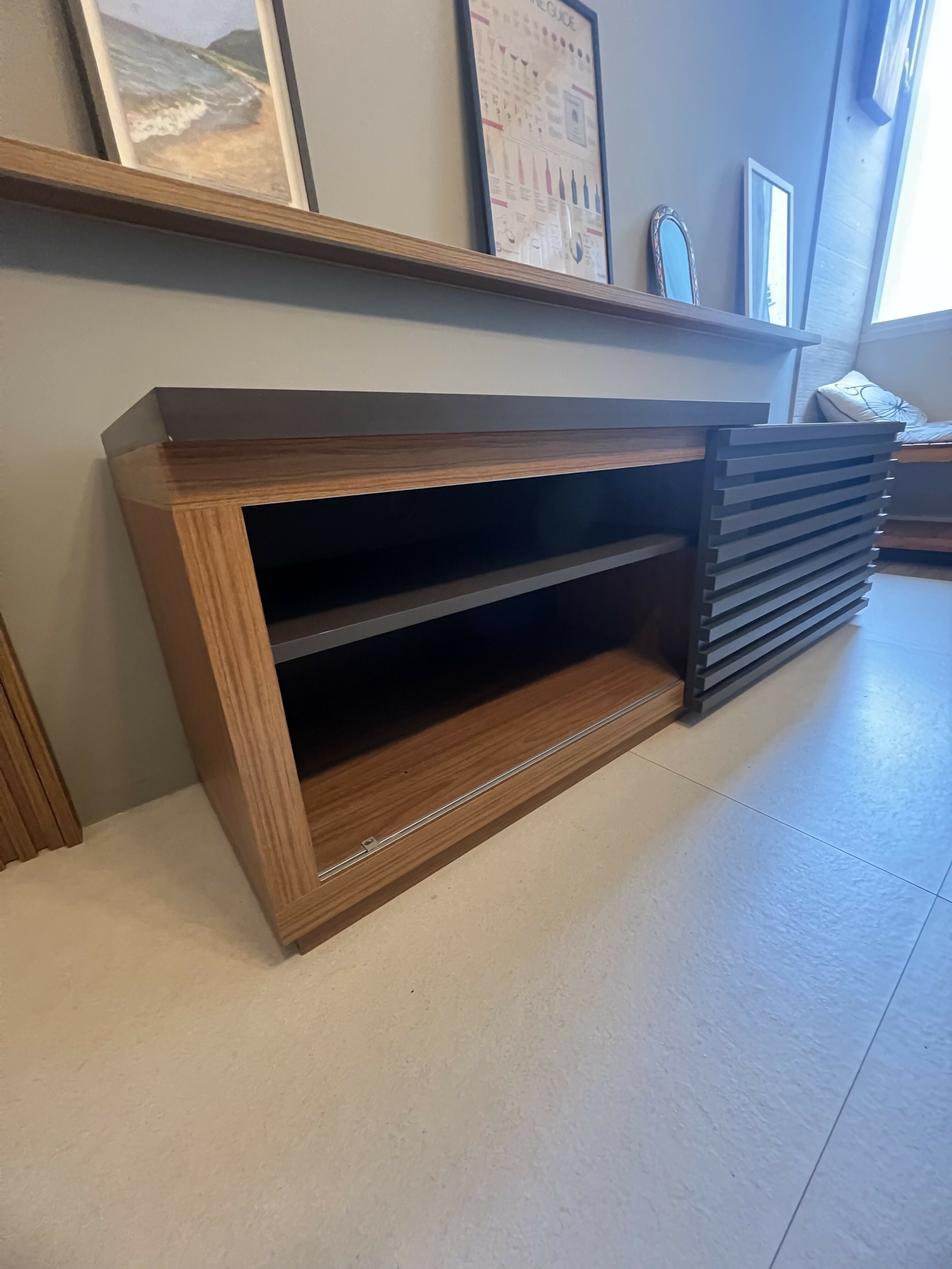 Rack / Buffet Moderno de Madeira Maciça