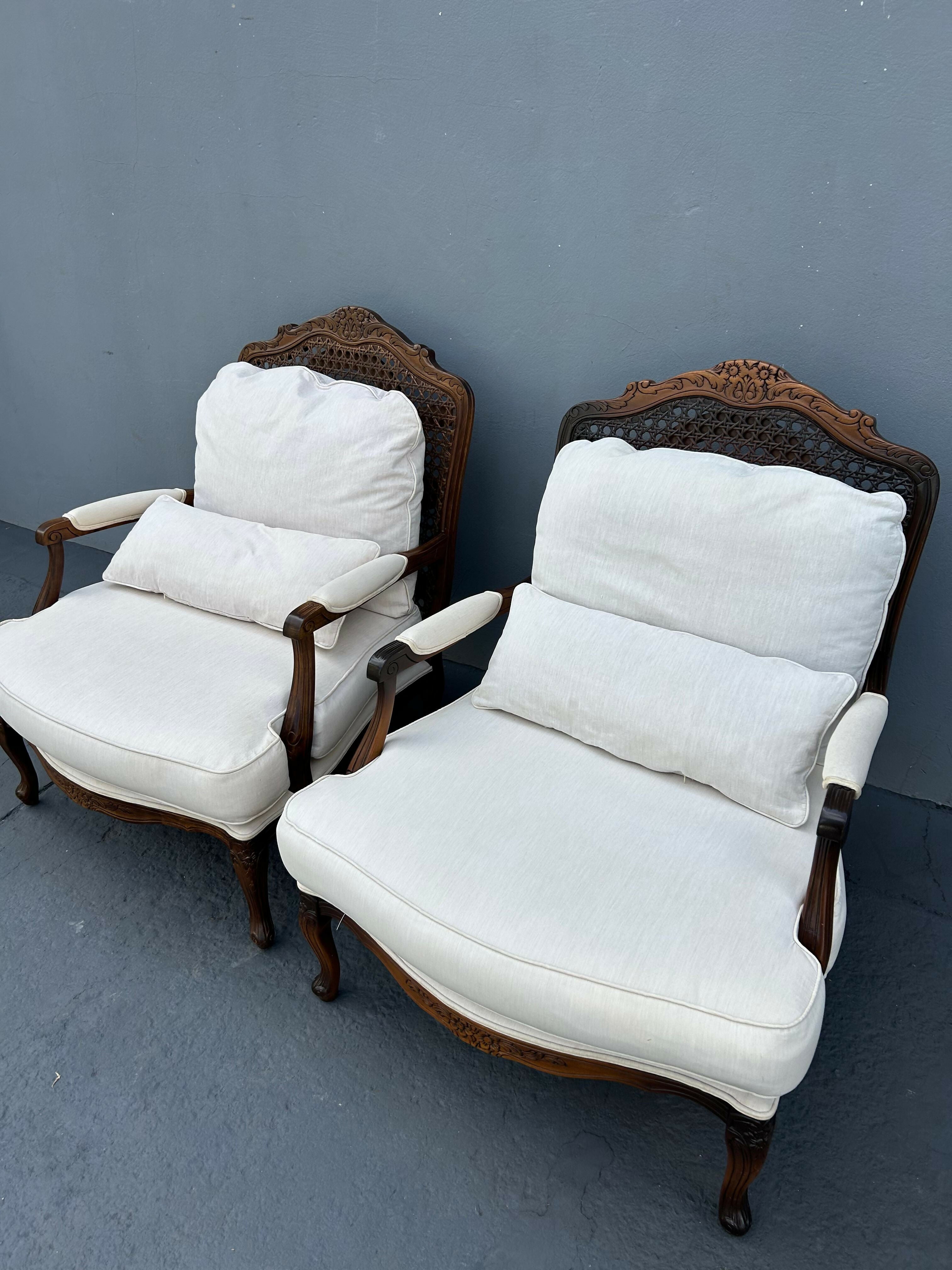 Par de Poltronas Sierra Móveis – Elegância e Conforto ✨