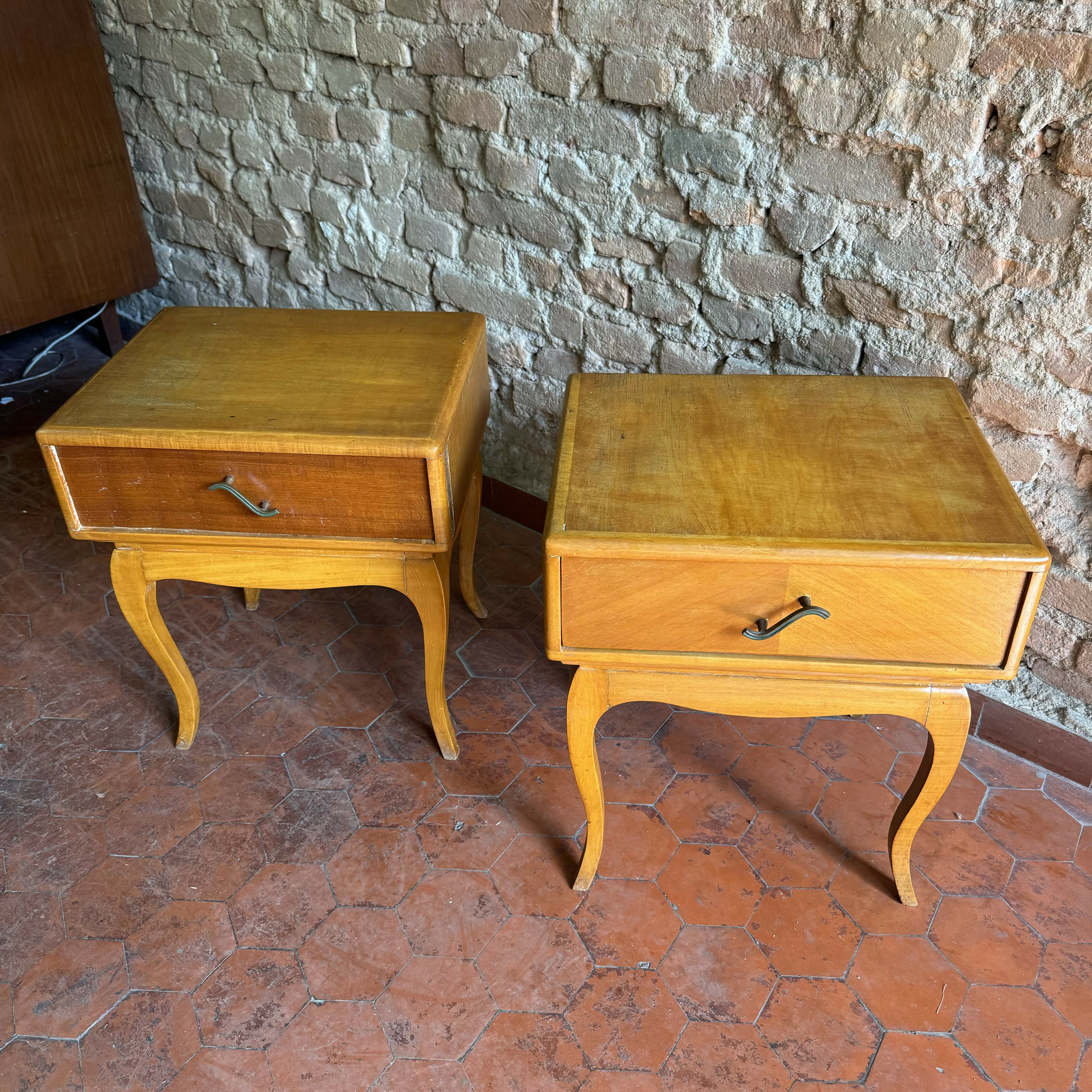 Mesa de cabeceira anos 50