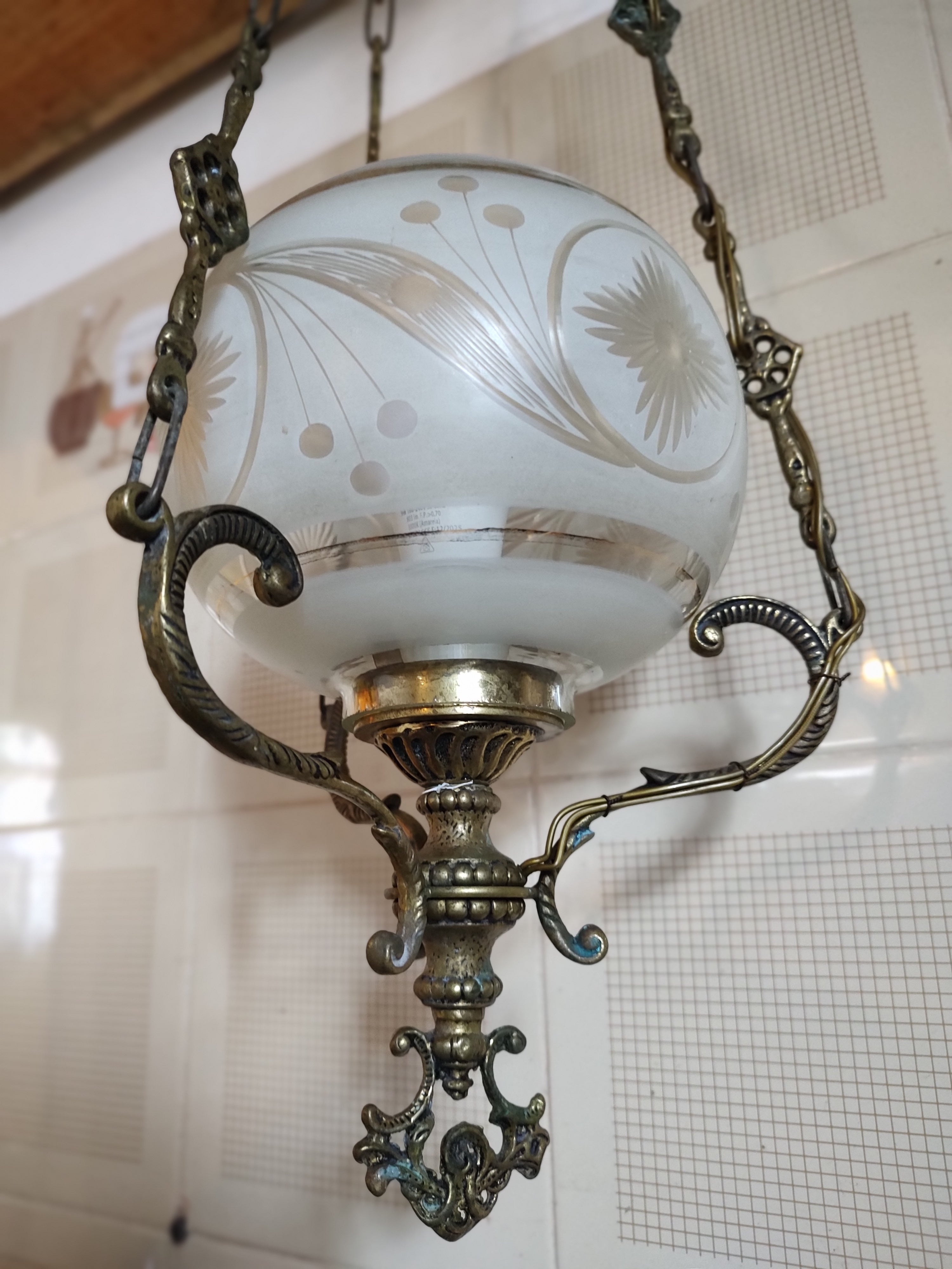 Precioso Lustre / Luminária pendente em metal e vidro lapidado