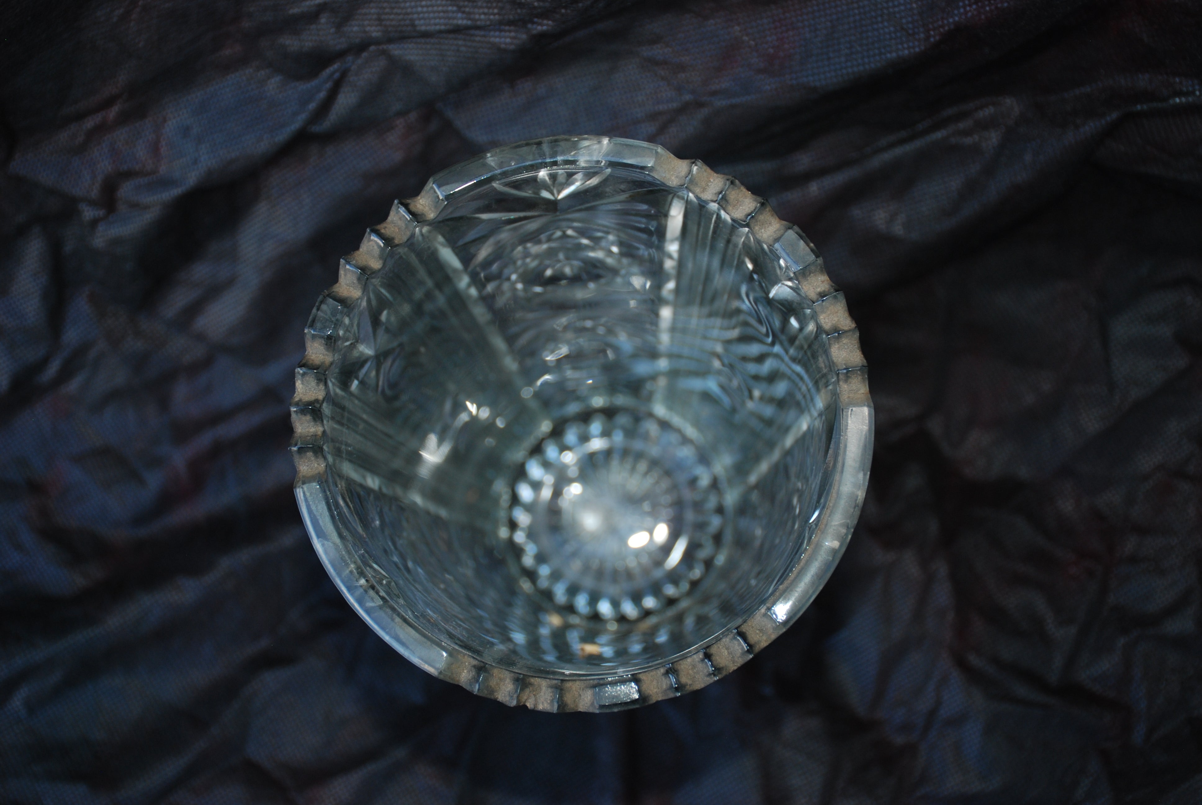 vaso cristal bohemia anos 60 - 23 x 12 , desenhos geometricos e sulcos estrelas